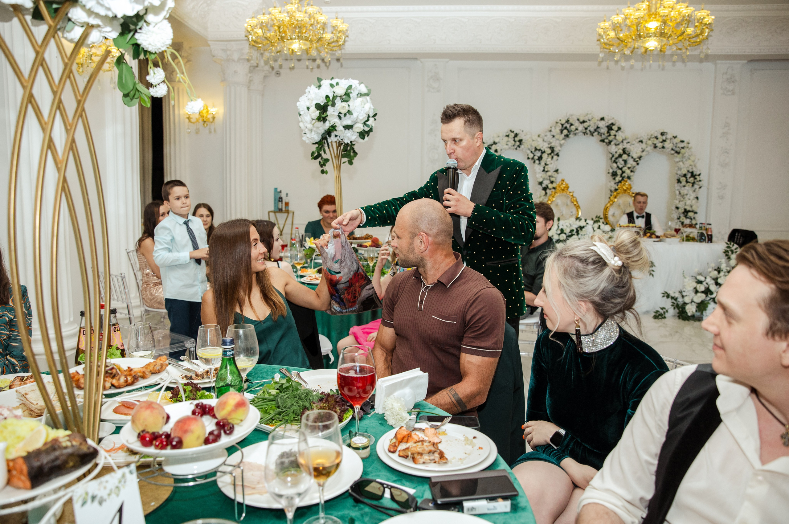 Саша и Лина. Ведущий на свадьбу в Москве Зубков Алексей