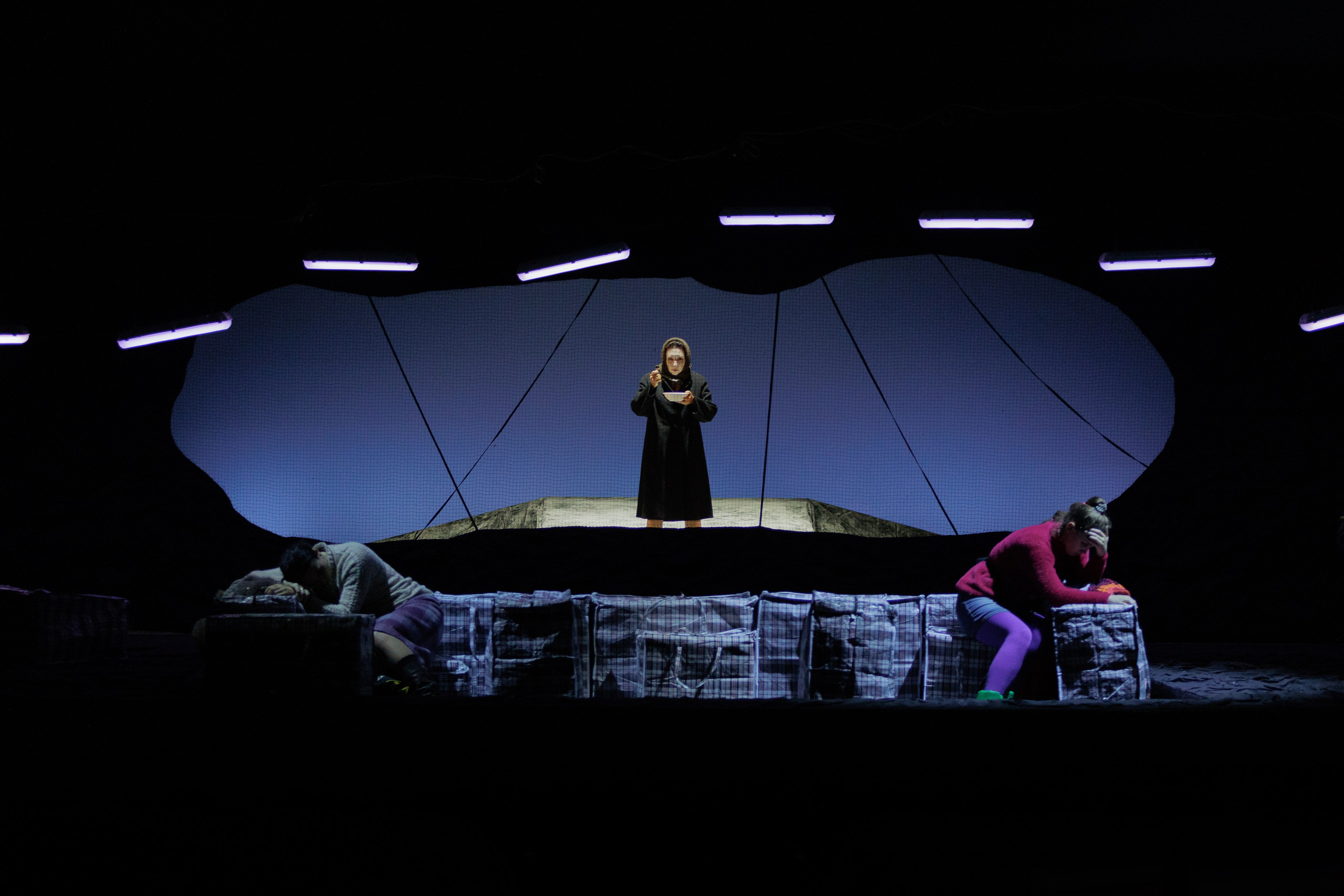 Декорации для спектакля «Полярная болезнь» | Театр Комиссаржевской. История занавеса. Превращаем идею в технологию