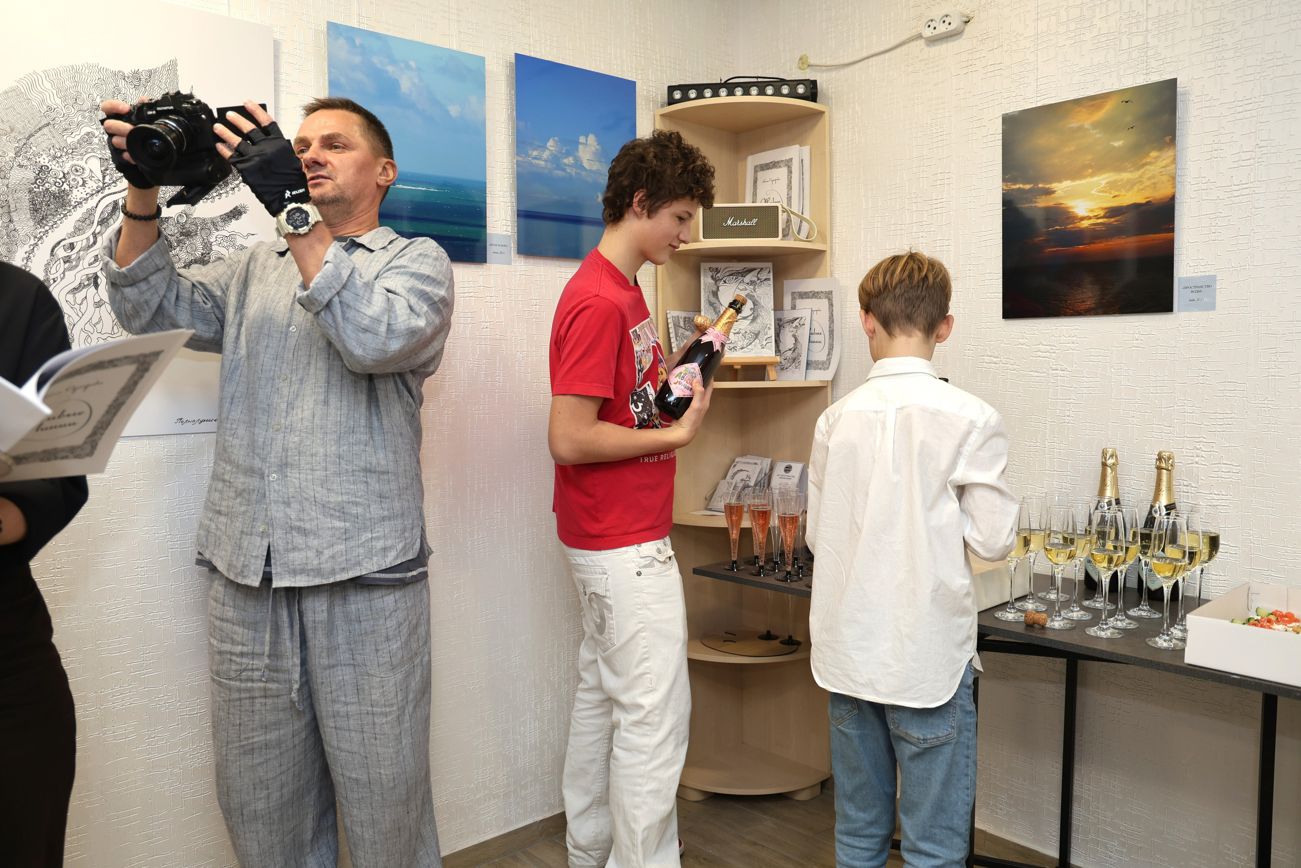 Открытие выставки в АРТ-пространстве Ники Сухаревой «Чёрное море». Фотограф в Геленджике Нина Небесная