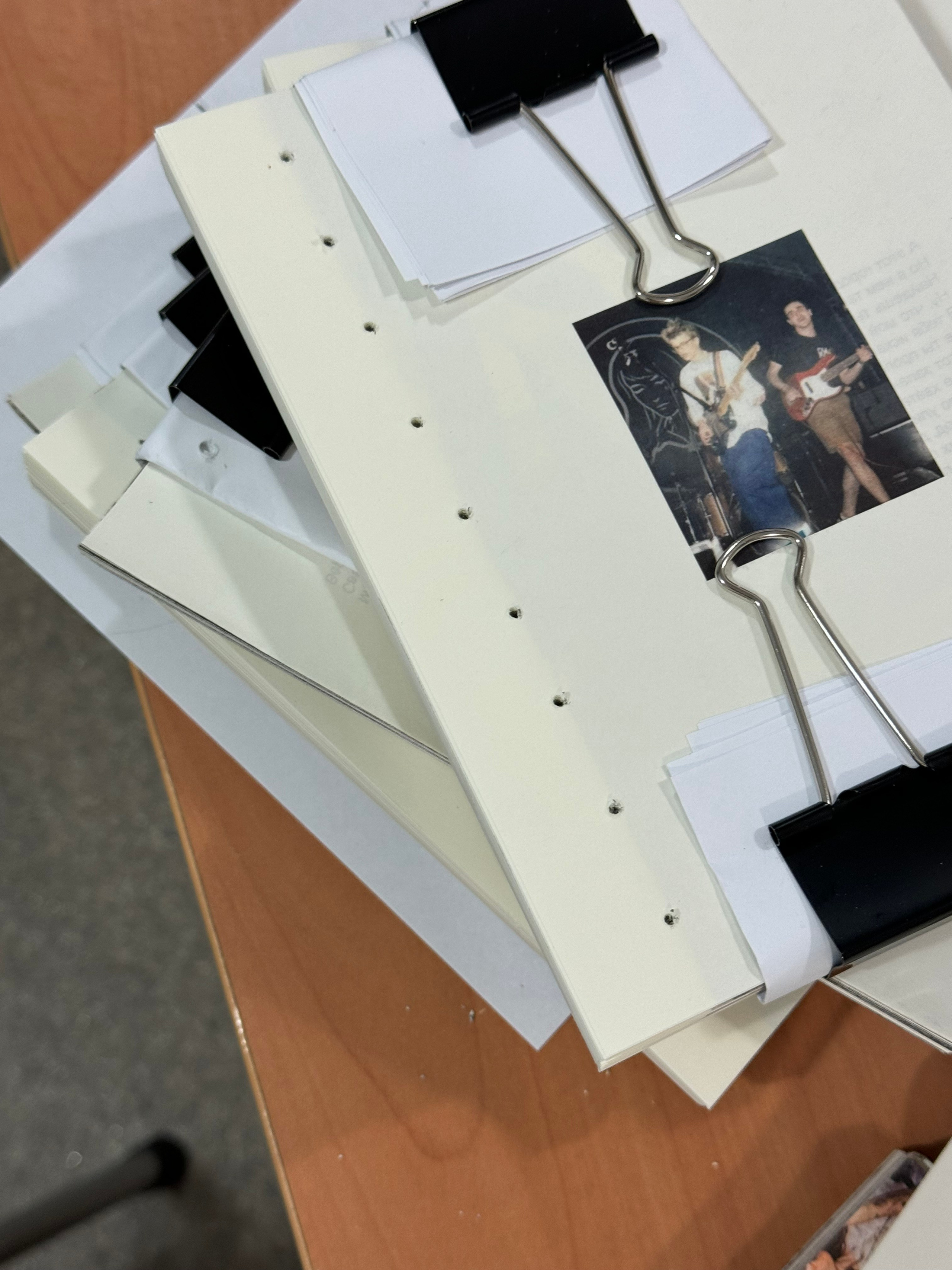 Липкий пол [книга]. Аня белка — художница и фотограф