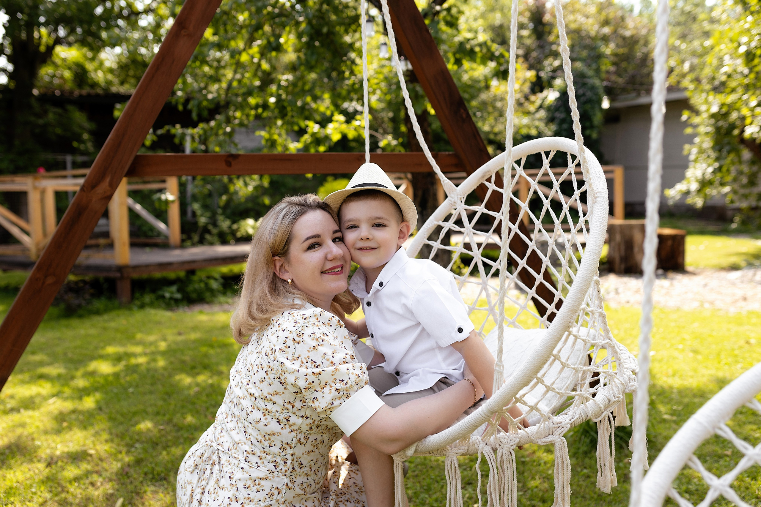 Семейная фотосессия на фотодаче в Купавне. Фотограф в Железнодорожном и Балашихе