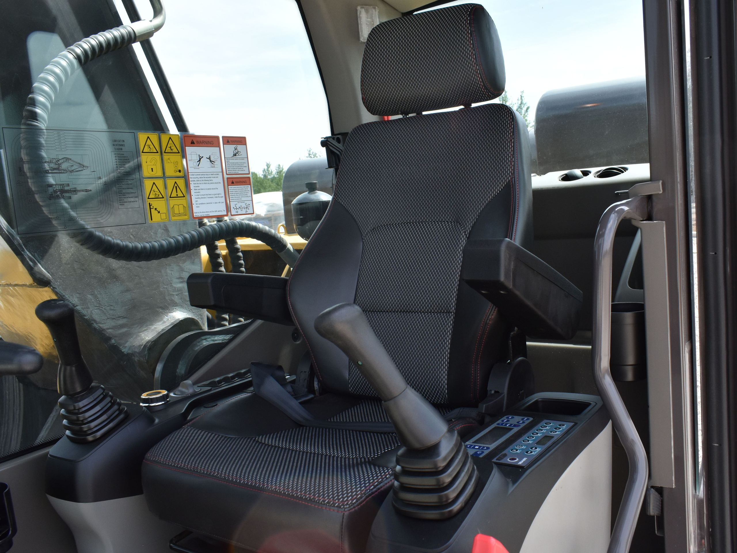 Фото гус. экс. Weheavy WE225E2-N. Продажа и обслуживание грузовой техники и спецтехники в г. Новосибирск компания СТИ