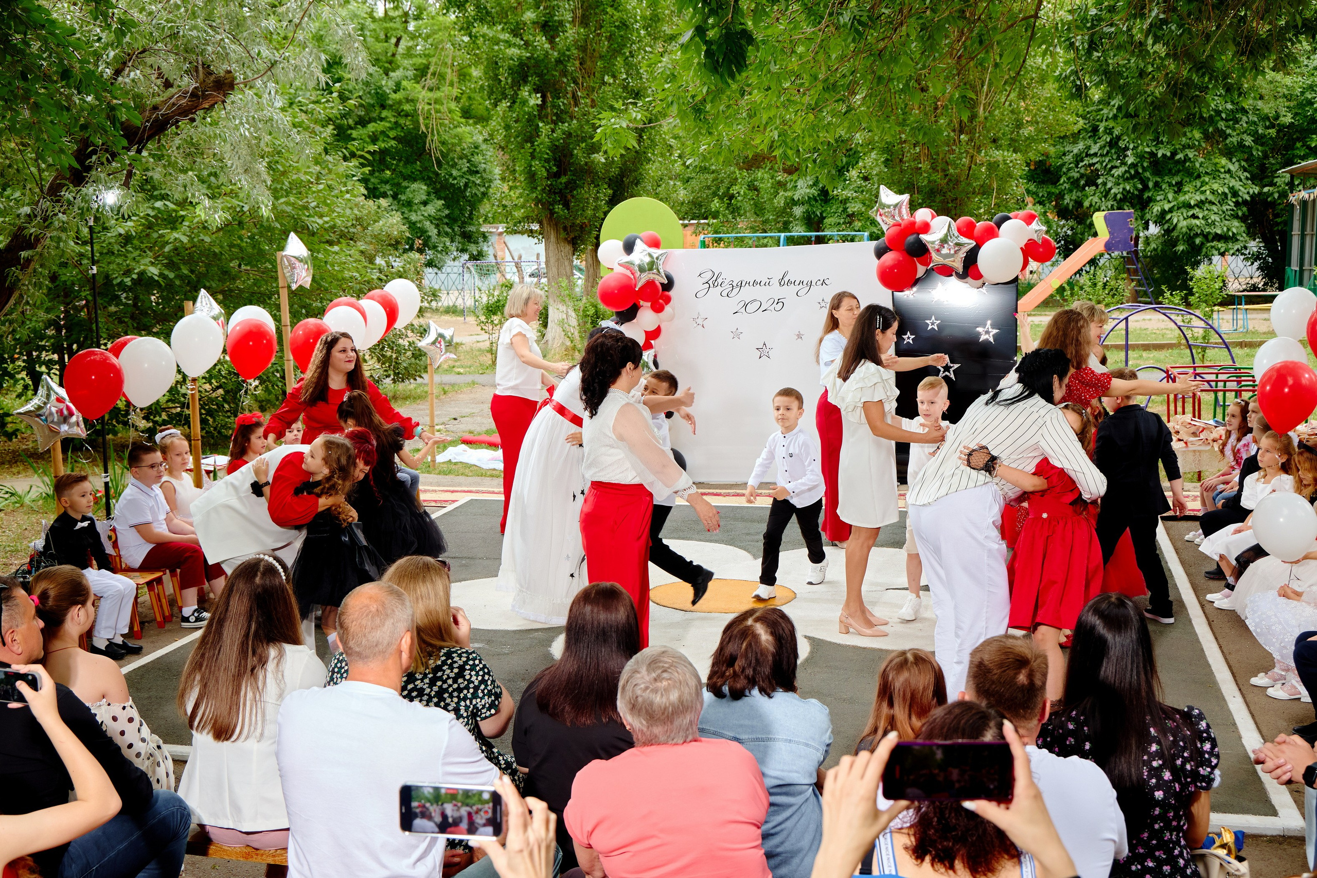 Выпускной 45 сад. Фотограф Выпускные альбомы Таганрог Сергей Коробченко