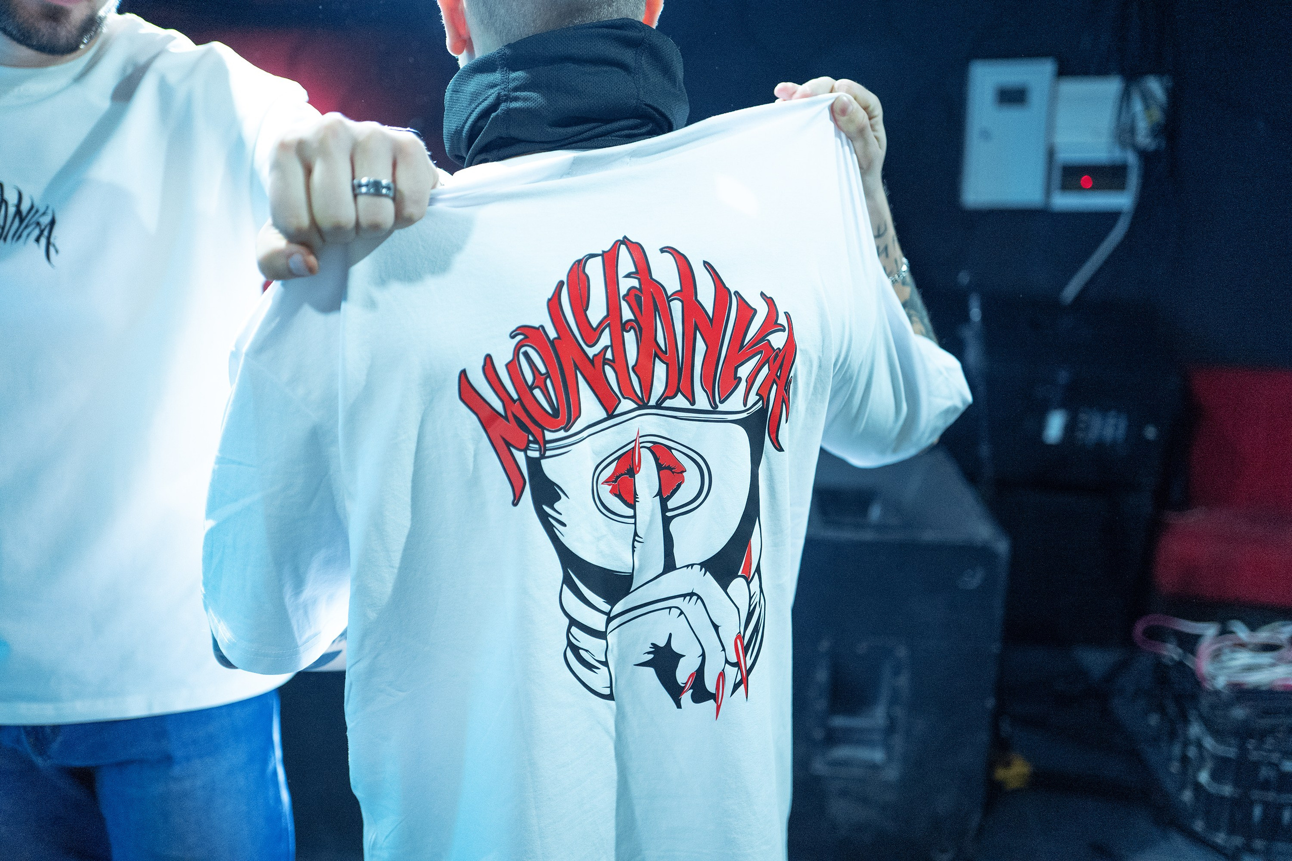 Реклама футболок «Молчанка». Фотограф Тюмень