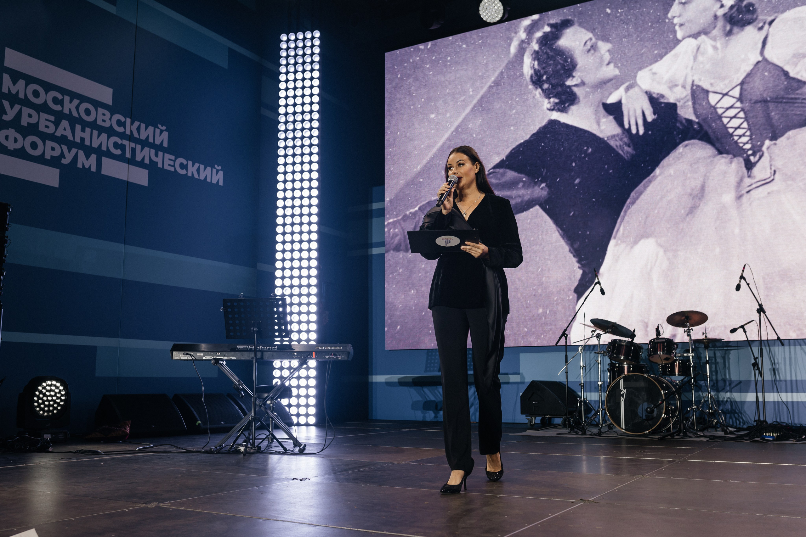 Московский урбанистический форум. Фонд Оксаны Фёдоровой. Ромео и Джульета. Фотограф Наталия Федосова, г. Москва. TG и Instagram @nataliya_raw