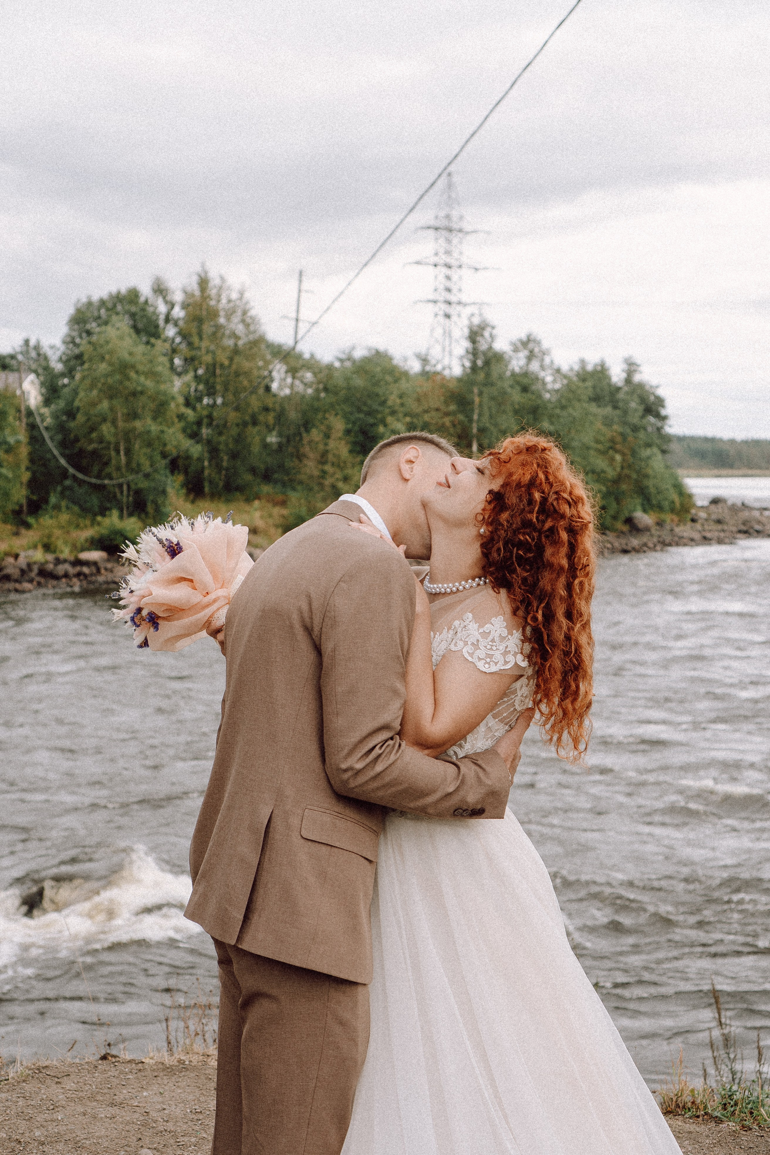 СВАДЕБНАЯ ФОТОСЕССИИЯ ПАРЫ В ГОРОДЕ ПРИОЗЕРСК В СОСНОВОМ ЛЕСУ И С ПИКАПОМ. Профессиональный фотограф, Санкт-Петербург — Виктория Богомолова