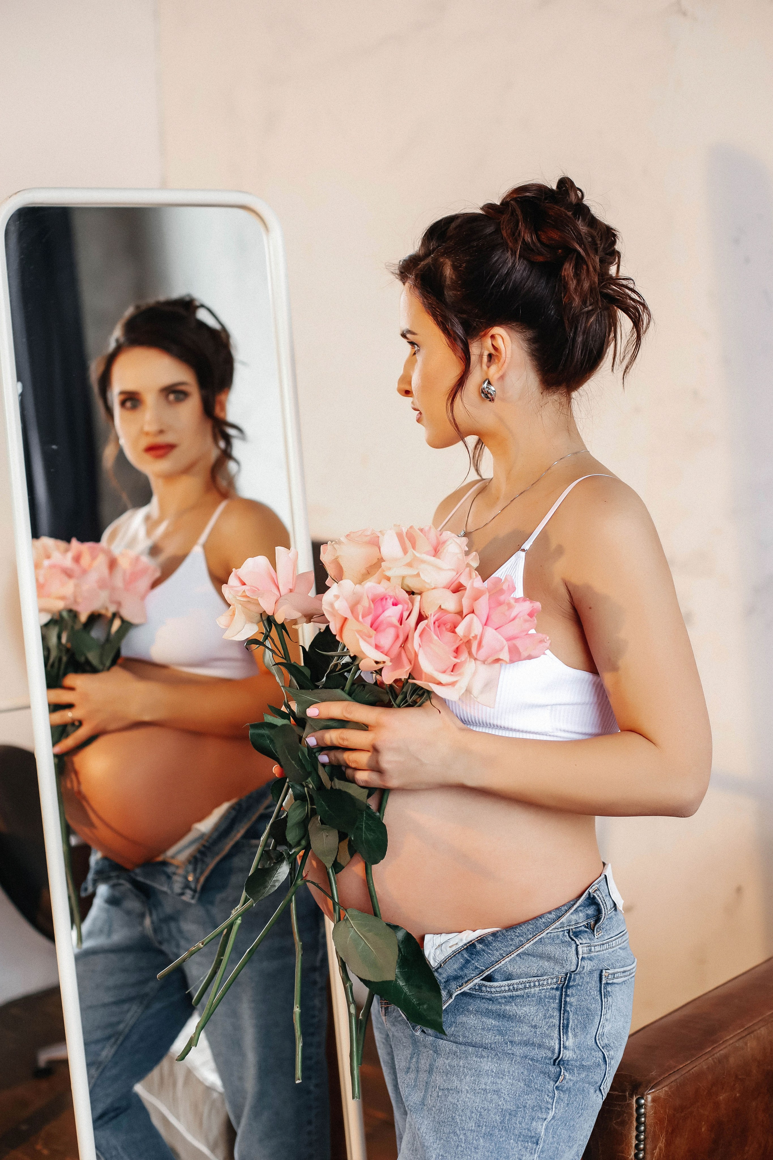 Фотосессия беременности в Москве в студии. Свадебный и семейный фотограф в Москве