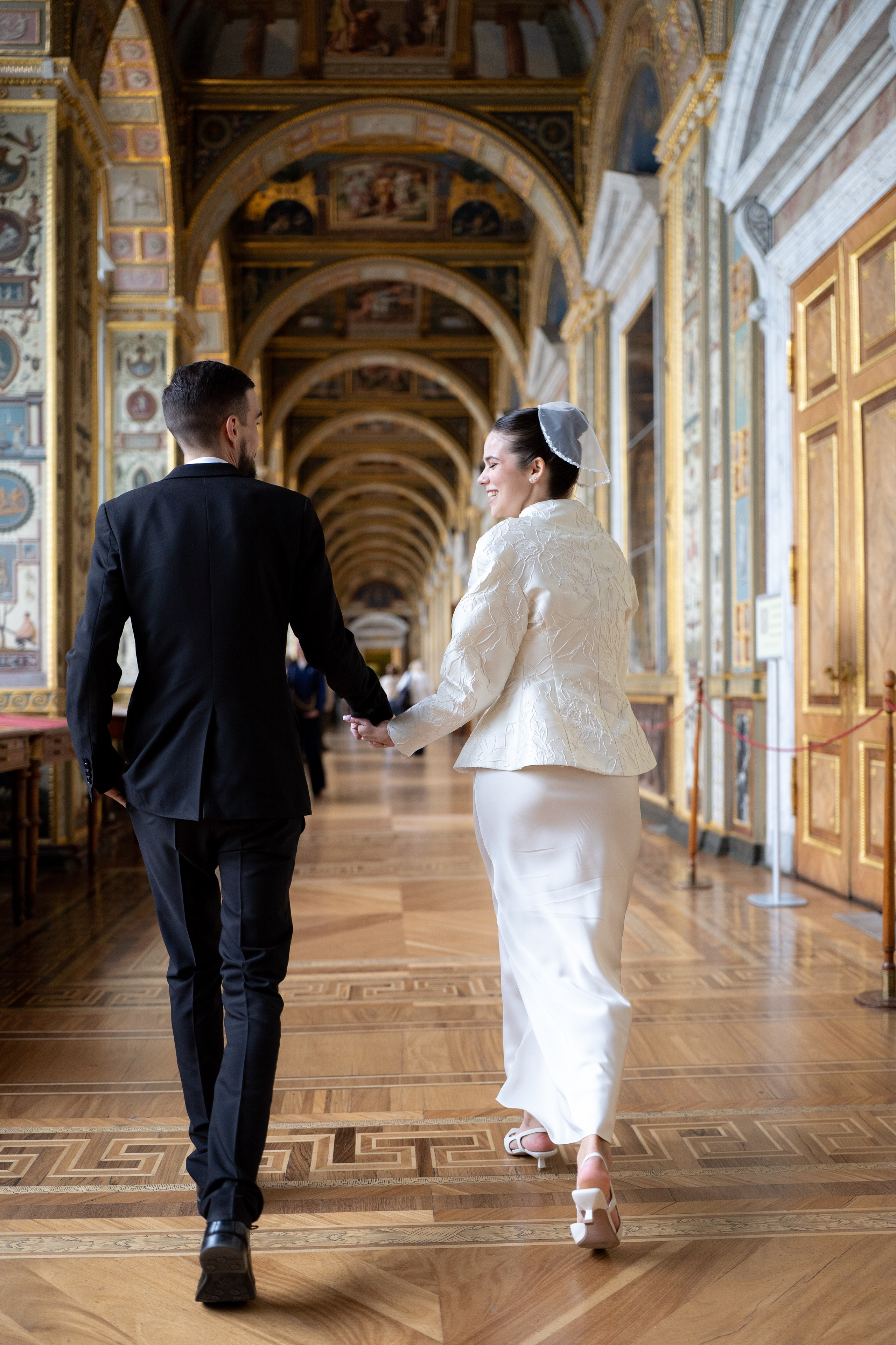 Свадебная фотосессия в Апреле в Петербурге. Свадебный фотограф Александр Невский в Санкт-Петербурге