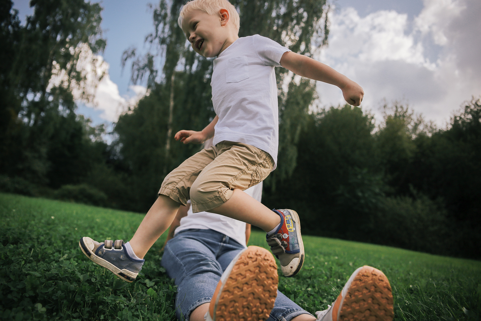 Женя и Костя в Ботаническом саду. Антонина Морозова, профессиональный семейный фотограф видеограф