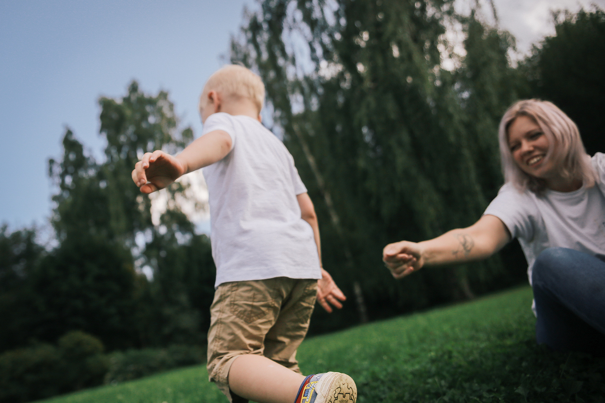 Женя и Костя в Ботаническом саду. Антонина Морозова, профессиональный семейный фотограф видеограф