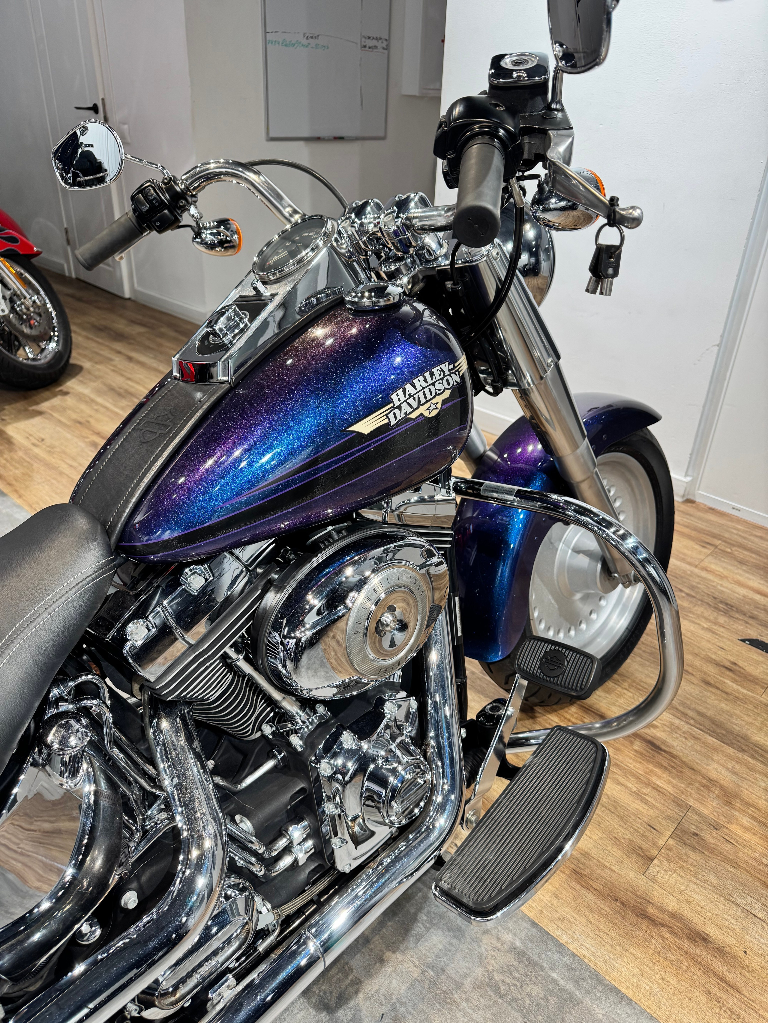 Мотоциклы Harley-Davidson 2010 Fat Boy (Flame Blue Pearl) (Softail)  — купить мотоцикл. Hello Davidson, Москва. Только хорошие мотоциклы…