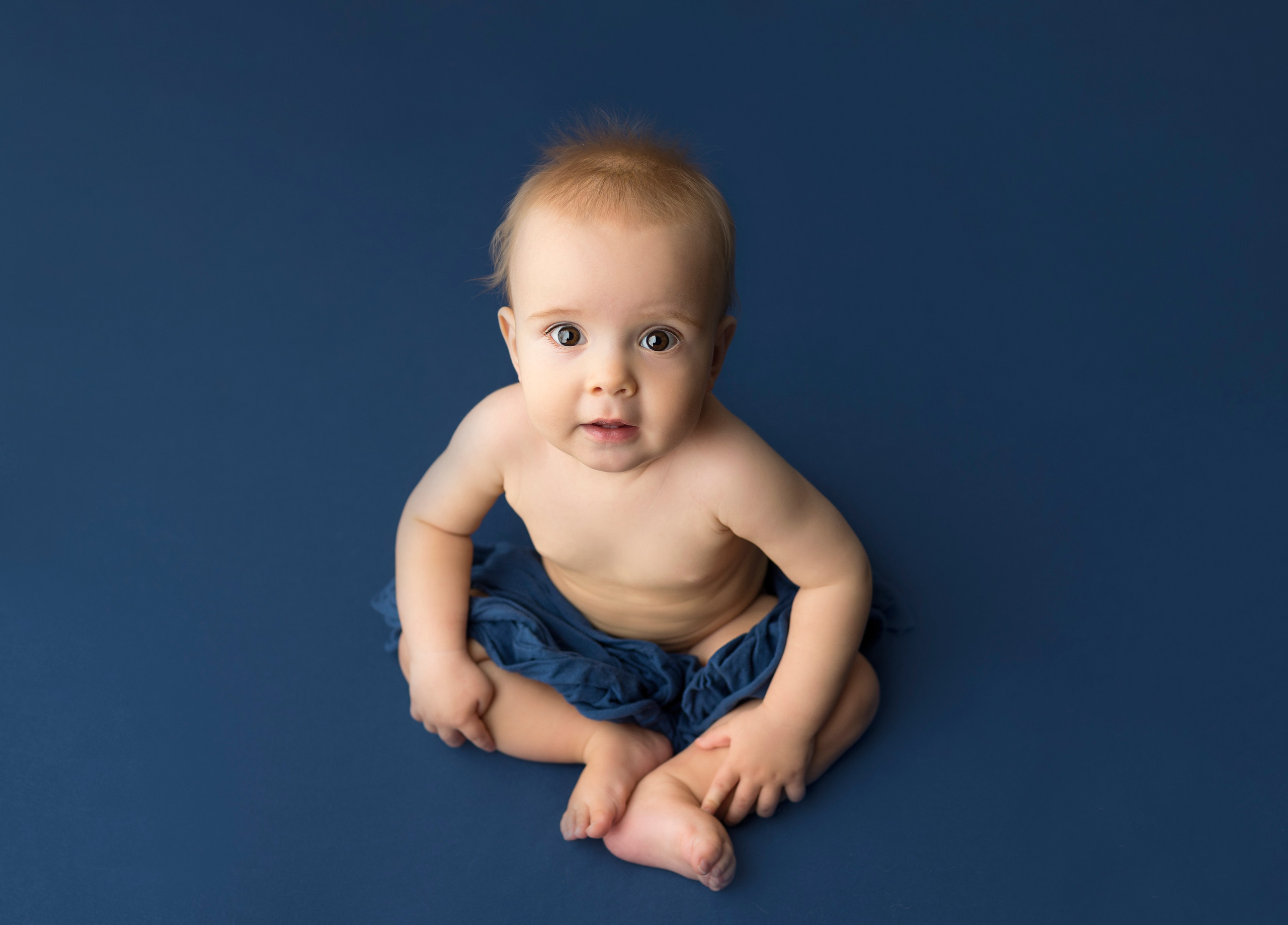 Забронируйте съемку ньюборн, а фотосессию в 6-8 мес получите в подарок. Главная