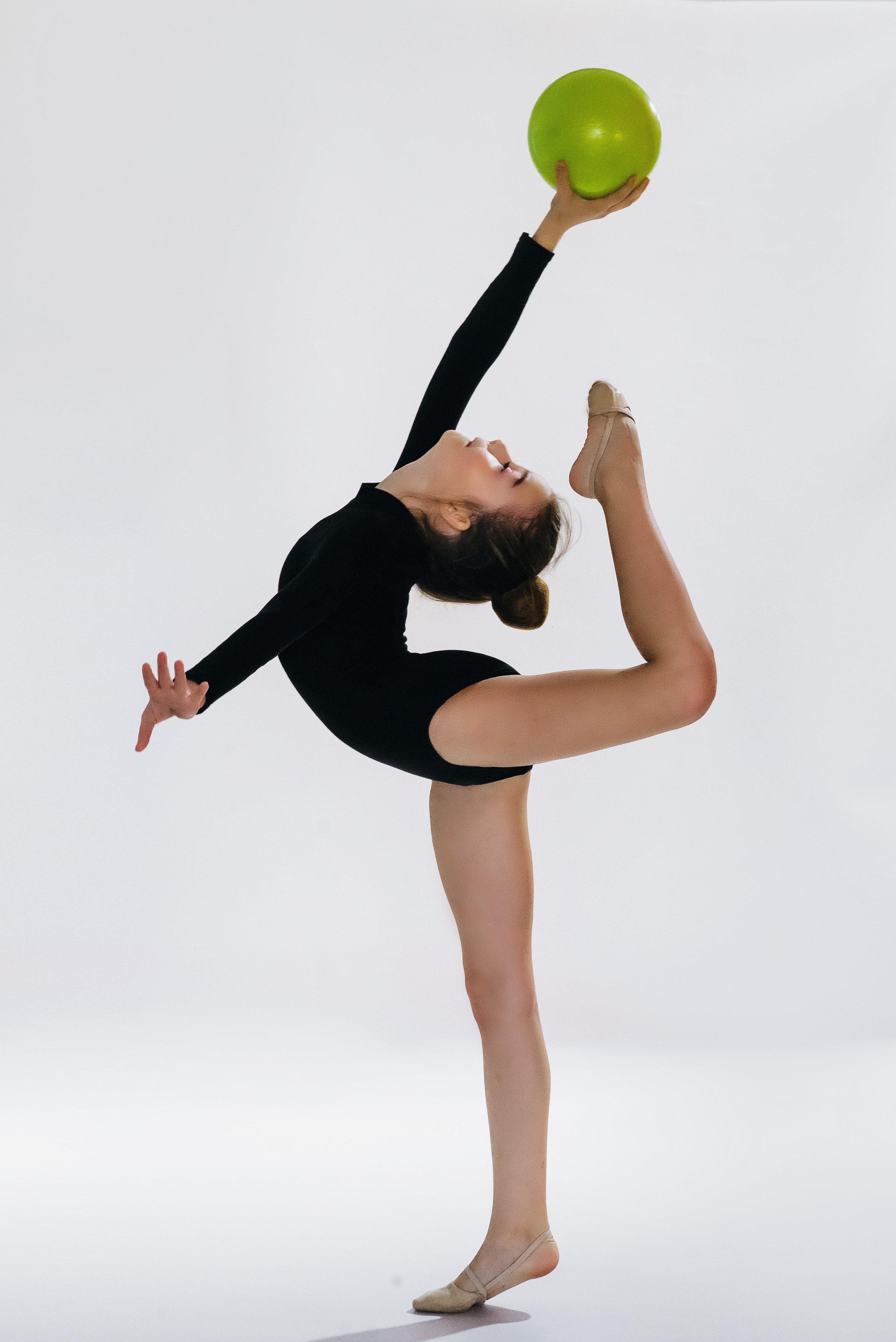 Фотосъёмка одежды. Выпускные альбомы. Предметная и контент съёмка. Фотостудия Klass