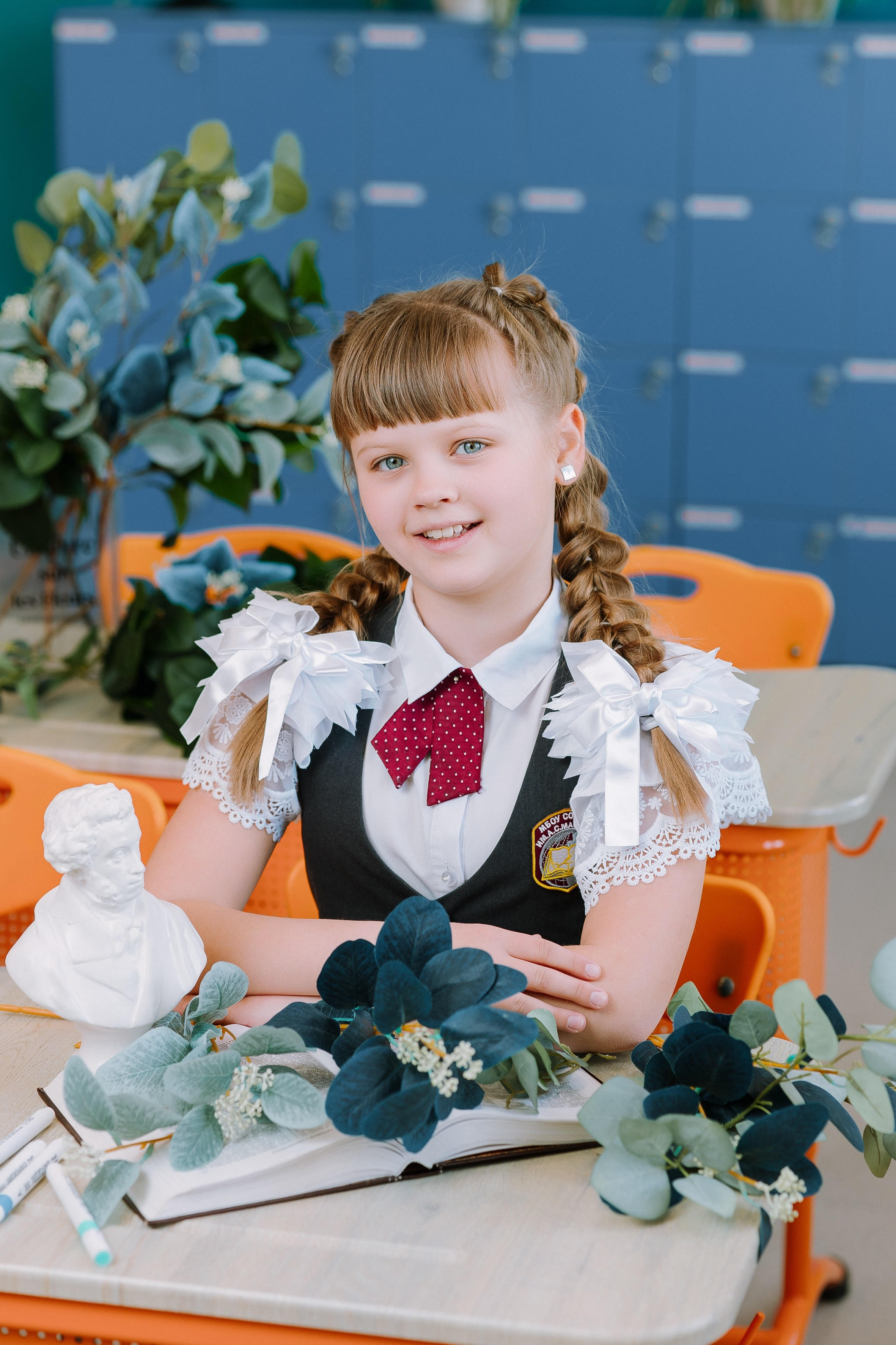 Портреты за партой в классе- Весна. Выпускные альбомы Натальи Бутко: Новороссийск, Анапа, Геленджик