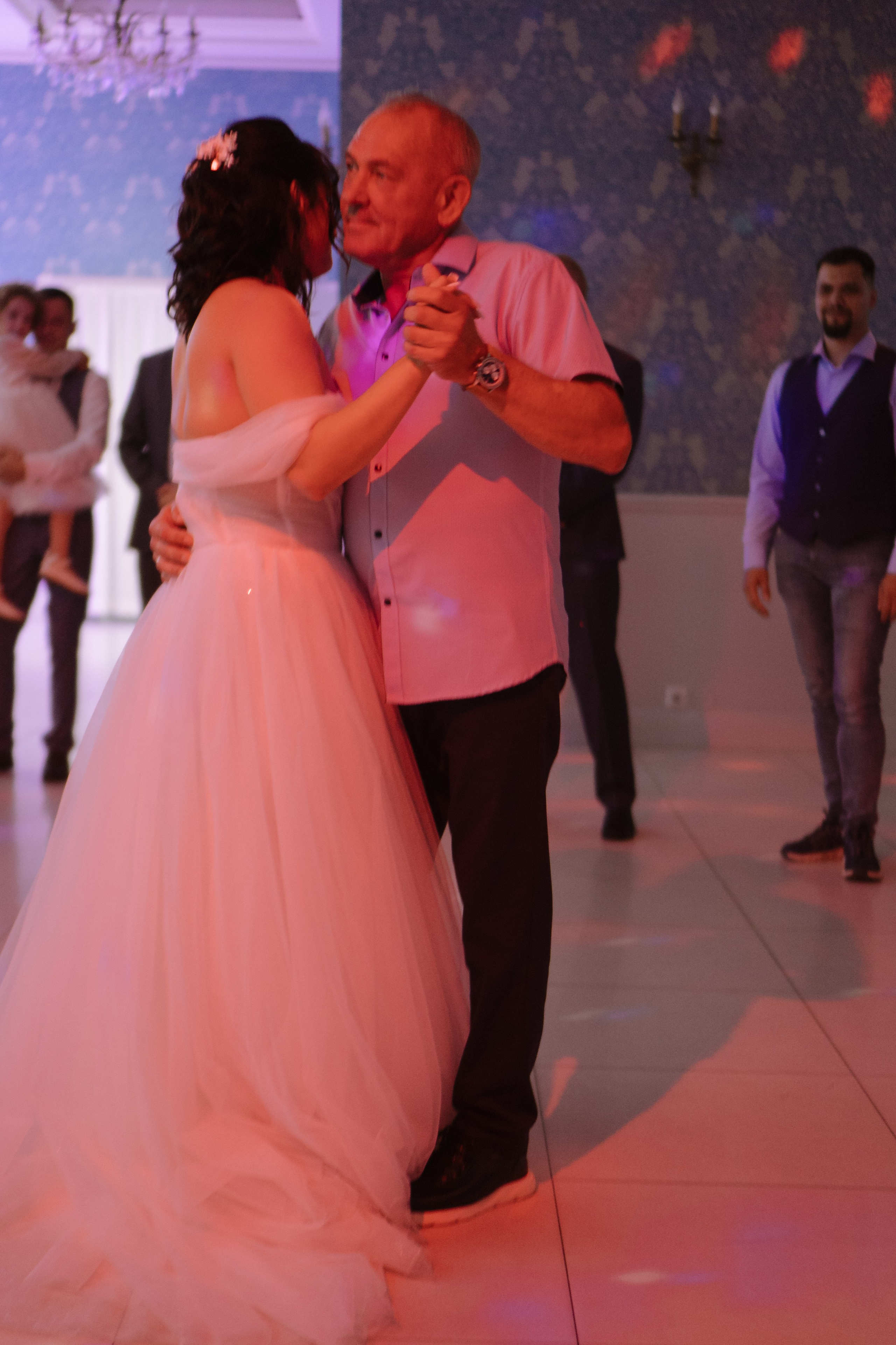 ТАНЕЦ ОТЦА И ДОЧЕРИ НА БАНКЕТЕ (СВАДЕБНАЯ ФОТОСЕСИИЯ БАНКЕТА). Профессиональный фотограф, Санкт-Петербург — Виктория Богомолова