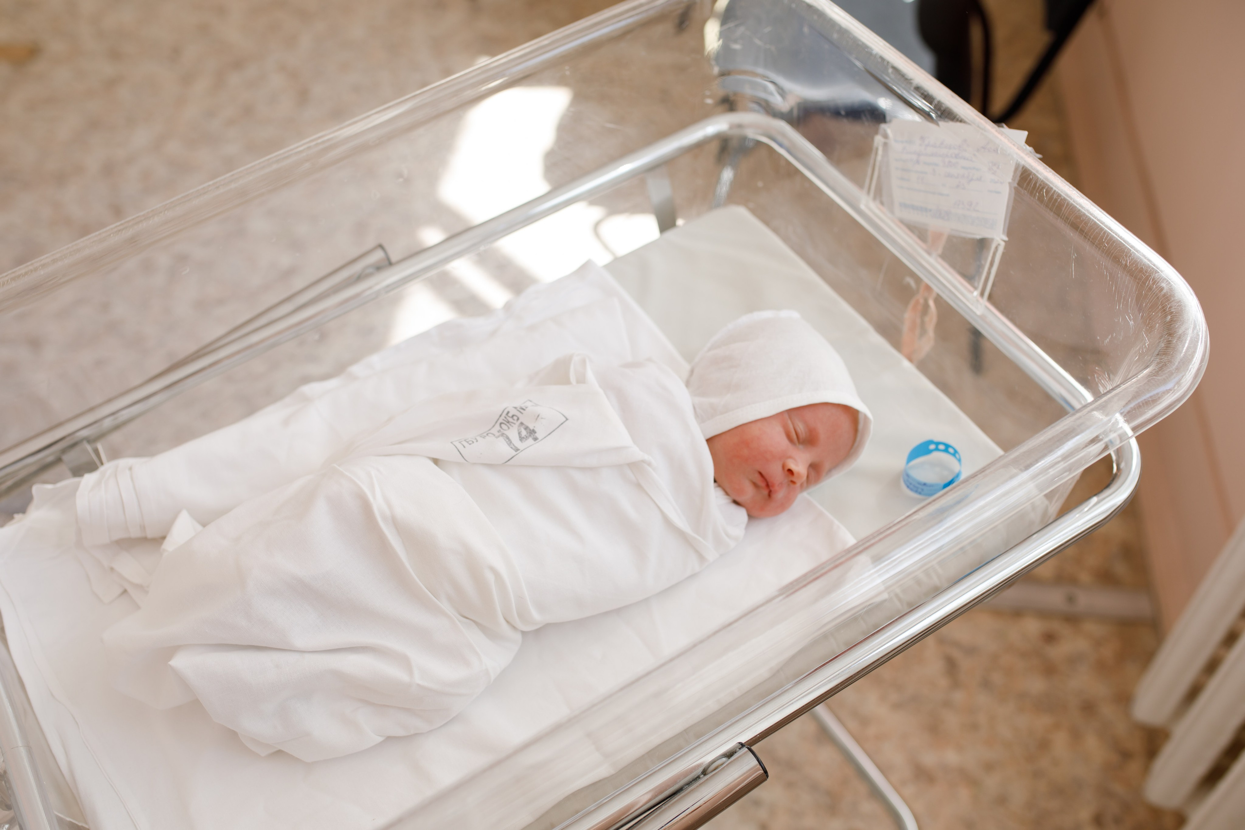 Фотосессия в палате. Фотограф новорожденных Ростов-на-Дону