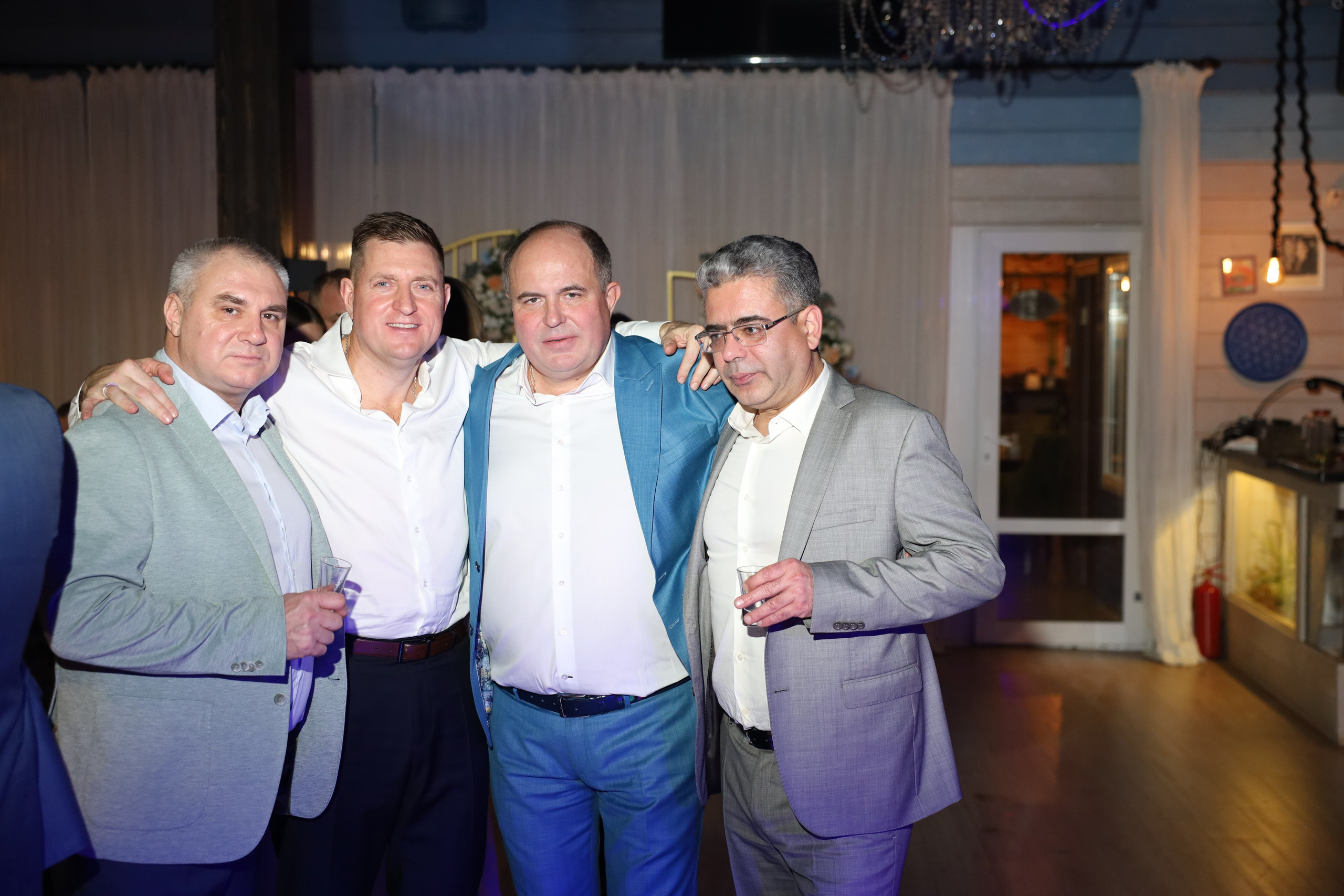 𝒜𝓇𝓉𝑒𝓂 & 𝐿𝓎𝓊𝓈𝓎𝒶 (𝓇𝑒𝓈𝓉𝒶𝓊𝓇𝒶𝓃𝓉). 𝑀𝑜𝓈𝒸𝑜𝓌. Свадебный фотограф в Санкт-Петербурге