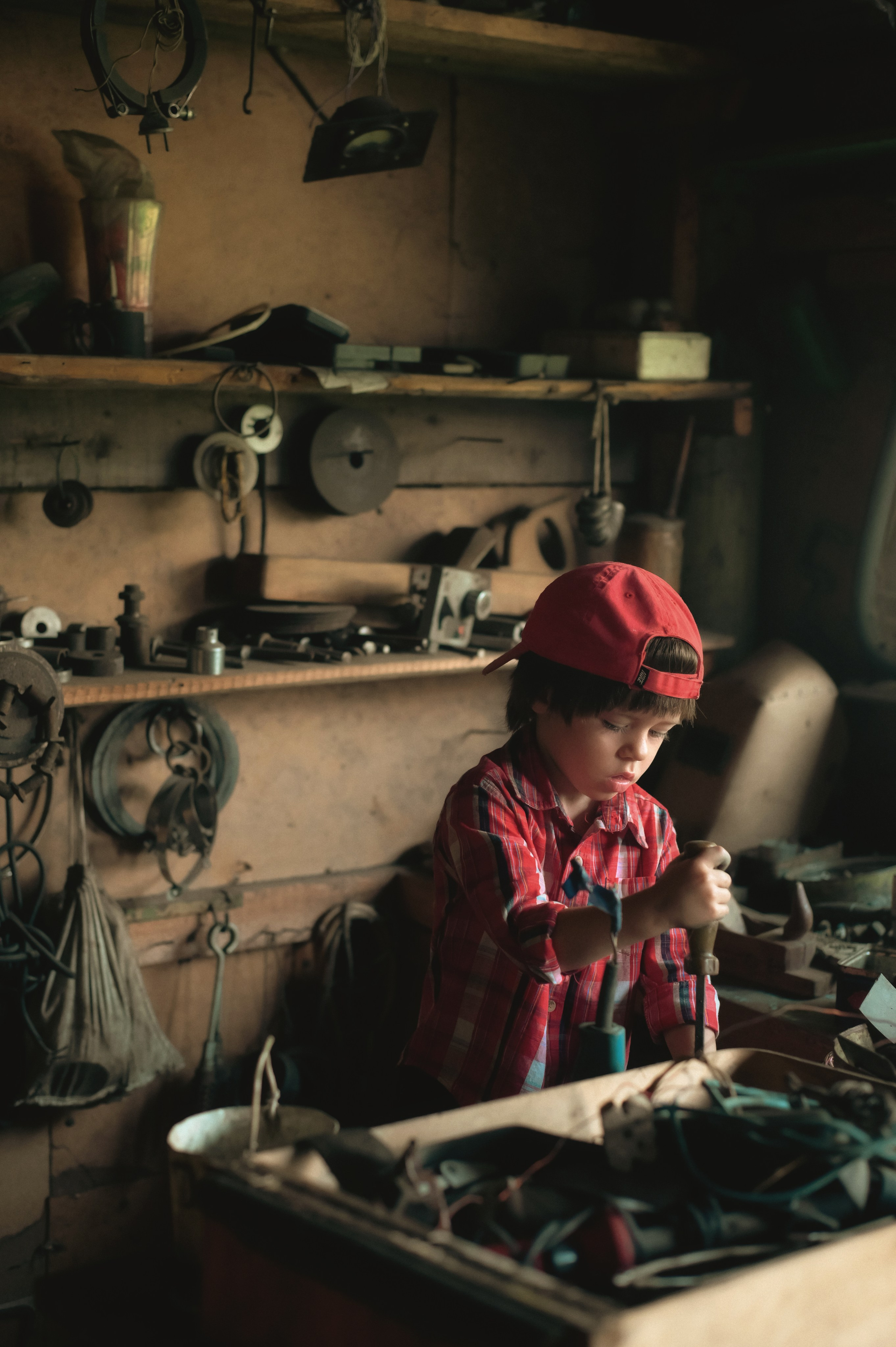 В дедушкиной мастерской. Фотограф Альбина Вакунова