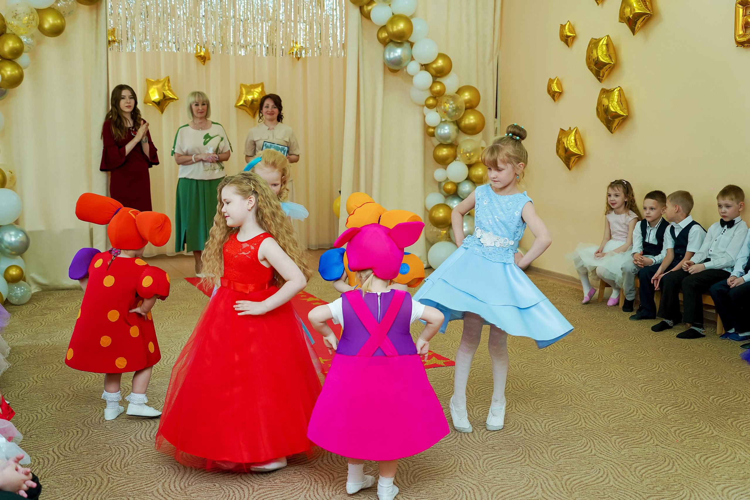 Фотосъемка видеосъёмка фотограф видеооператор новогодних утренников  в. Фотограф, видеооператор Нина Коршунова