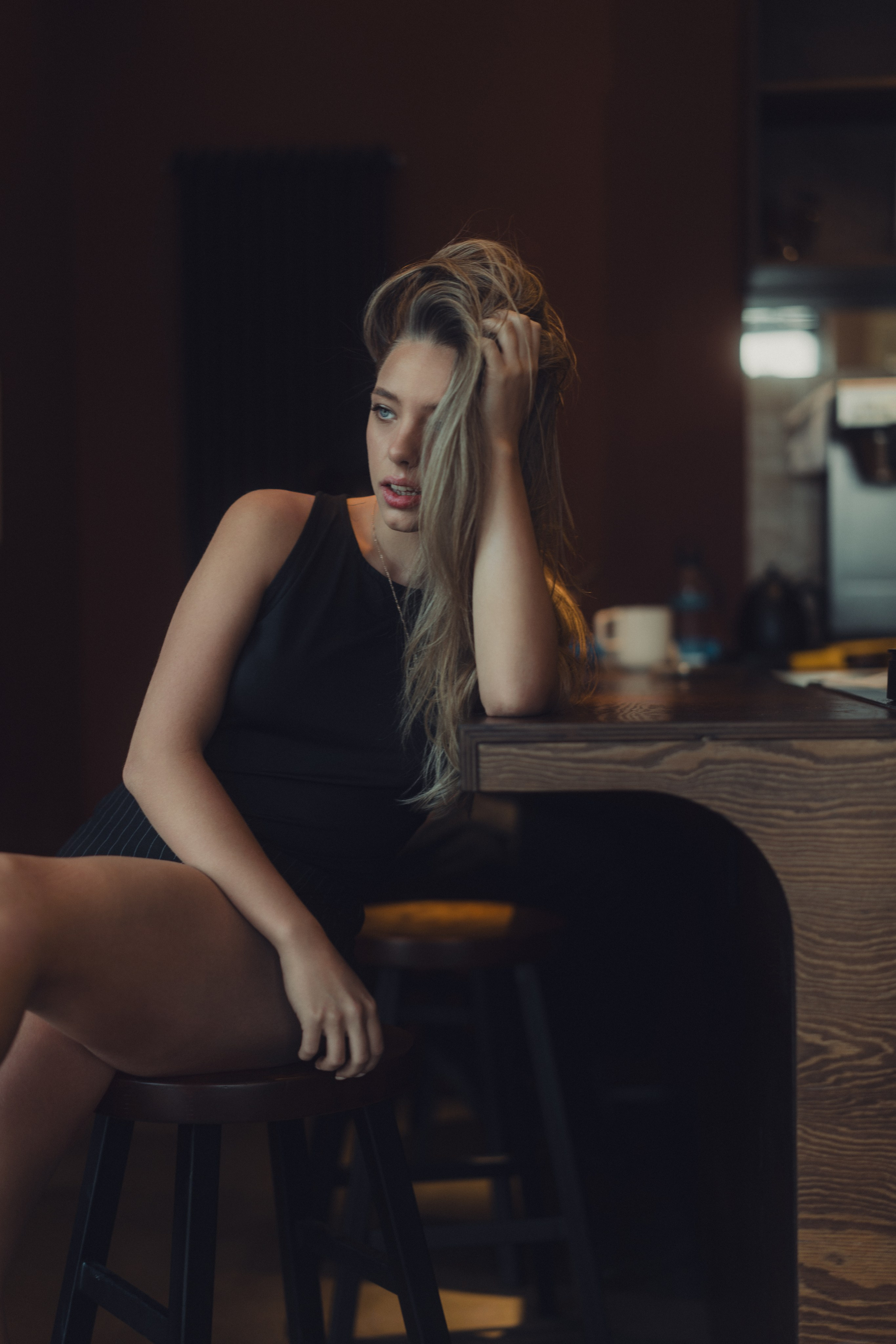 Women's street photo shoot at the Tashigo Hotel in Kazan