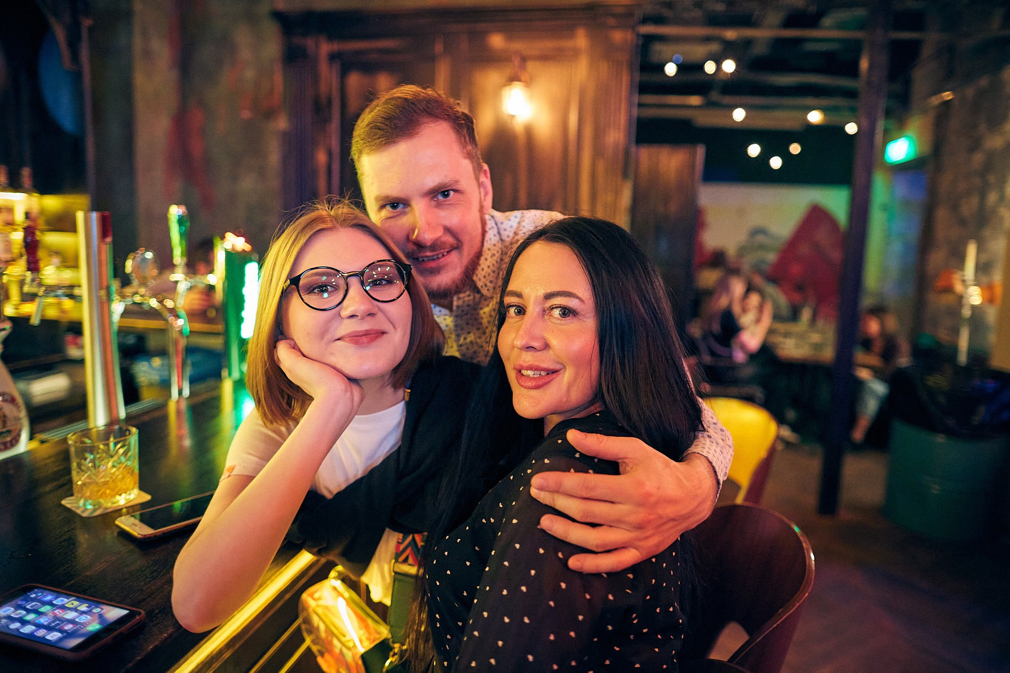 Фотограф на концерте группы «Мальчишник» — репортажная съёмка в баре. Репортажный фотограф в Москве — Дмитрий Тарасов | Съёмка мероприятий, концертов, корпоративов