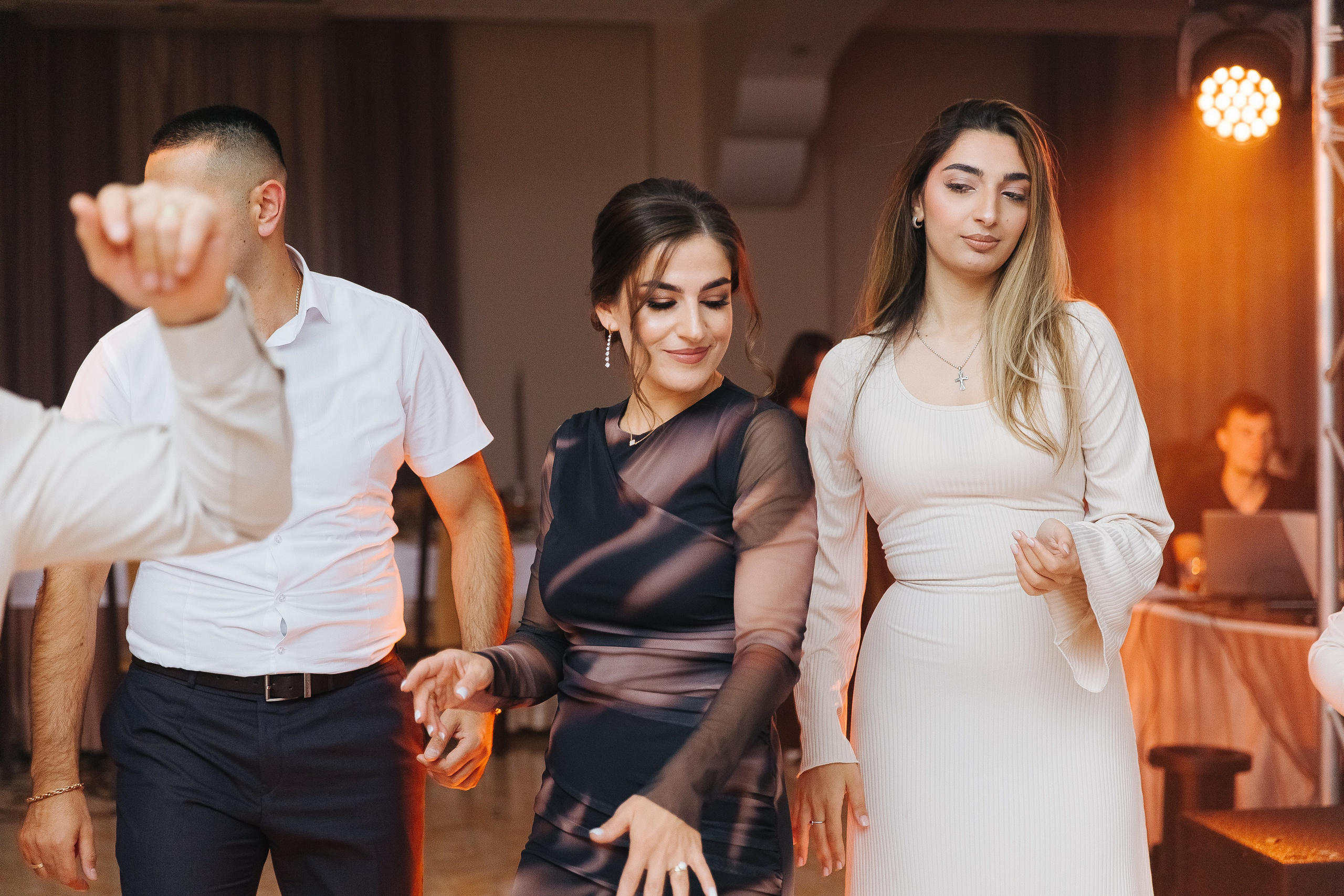 Ани и Назели. 35&5 День рождения, «Янтарь». Фотограф в Красноярске Надежда Воскресенская