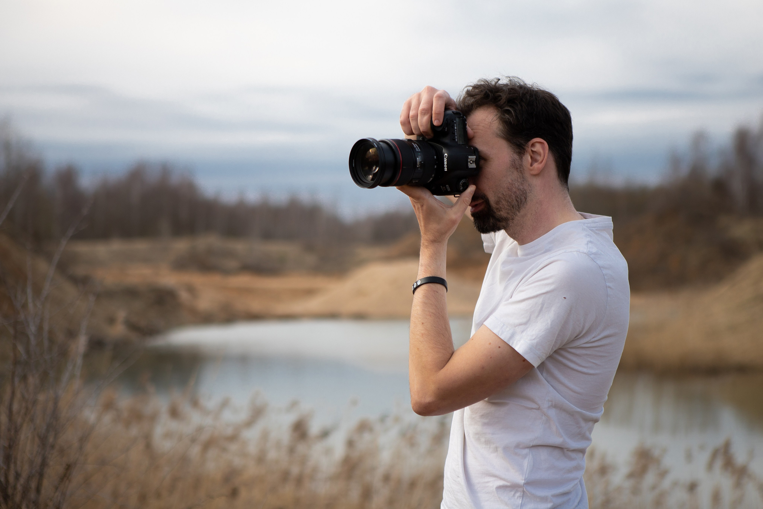 Мужская фотосессия на природе в Подмосковье. Атмосферный мужской портрет