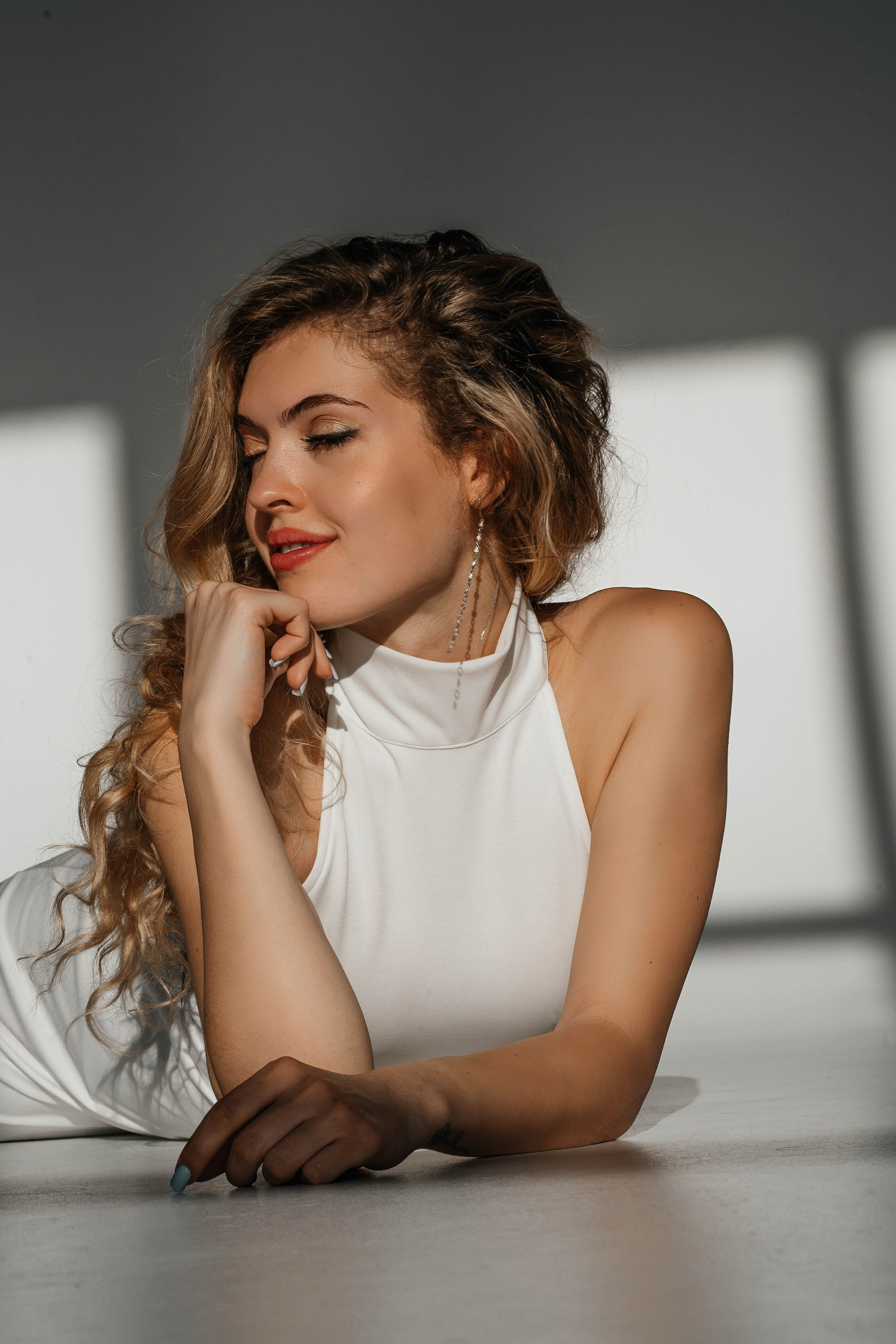 Съемки в интерьере студий. Виктория Алпеева — фотограф по любви