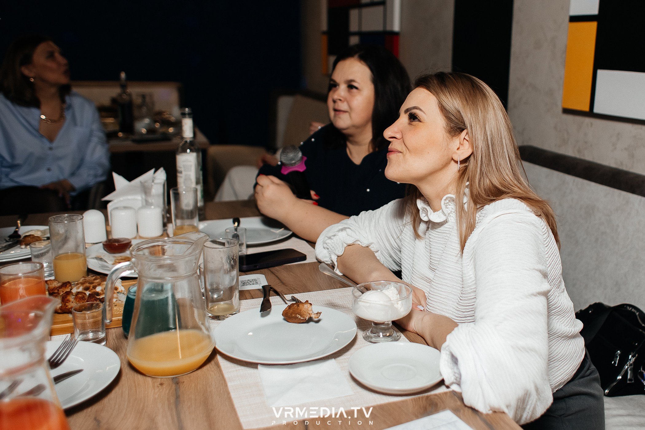 8 марта в караоке-ресторане «Голос»