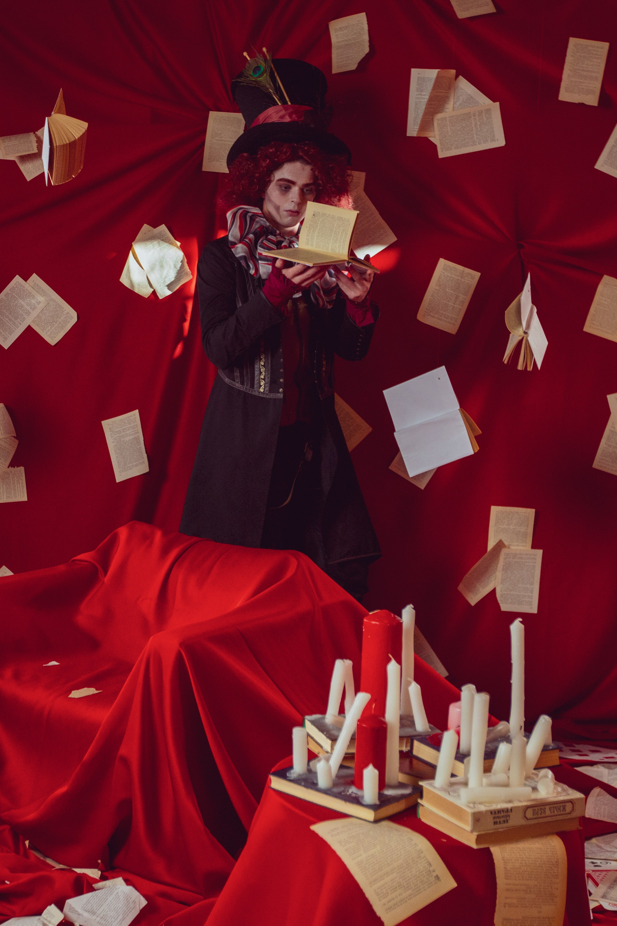 Шляпник. Фотограф Антонина Свешникова. ВЫПУСКНЫЕ ФОТОКНИГИ для детских садов и школ. Москва, Владимир