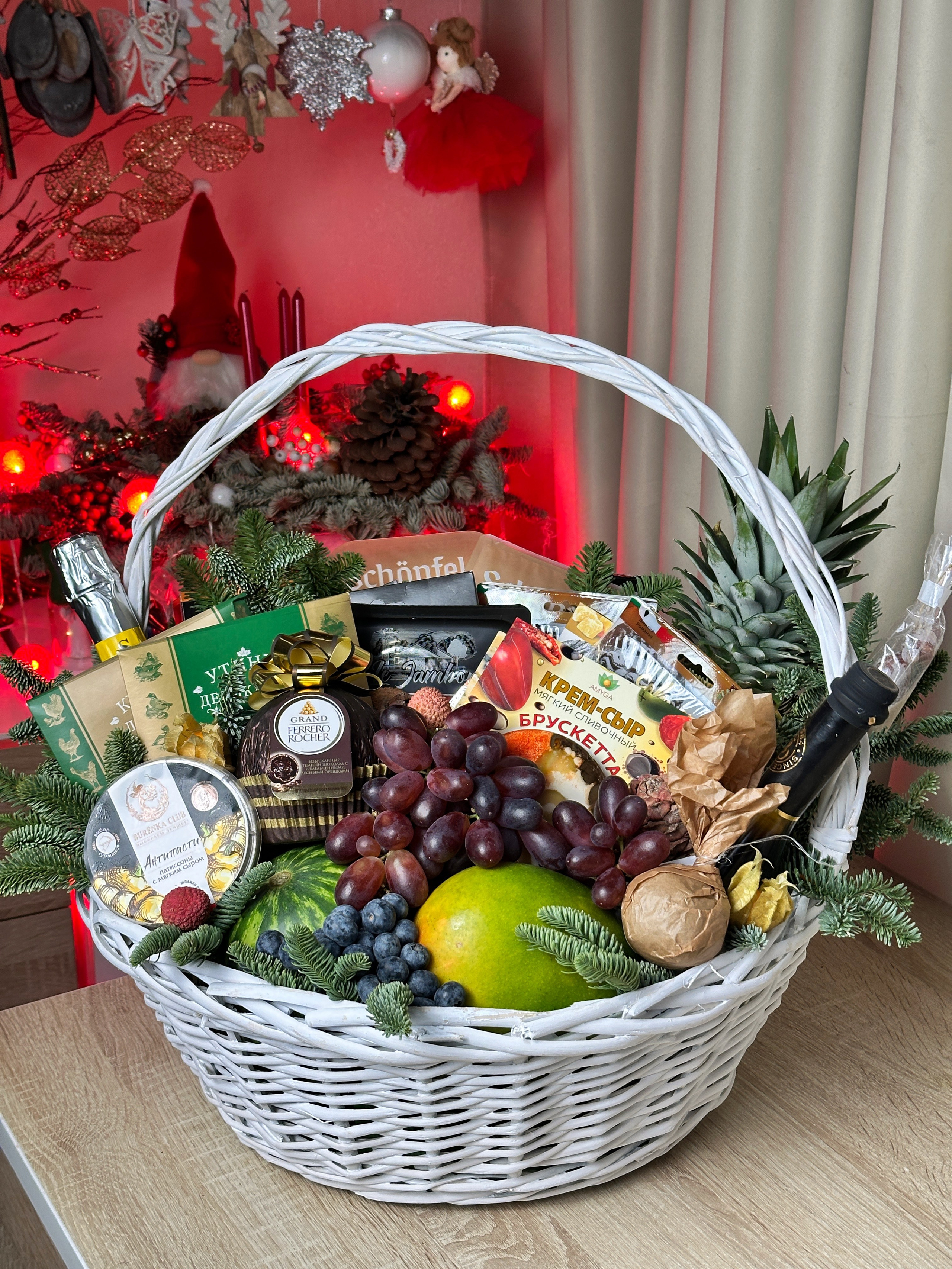 Корзины. Выездной кейтеринг, съедобные букеты, торты и сладости на заказ