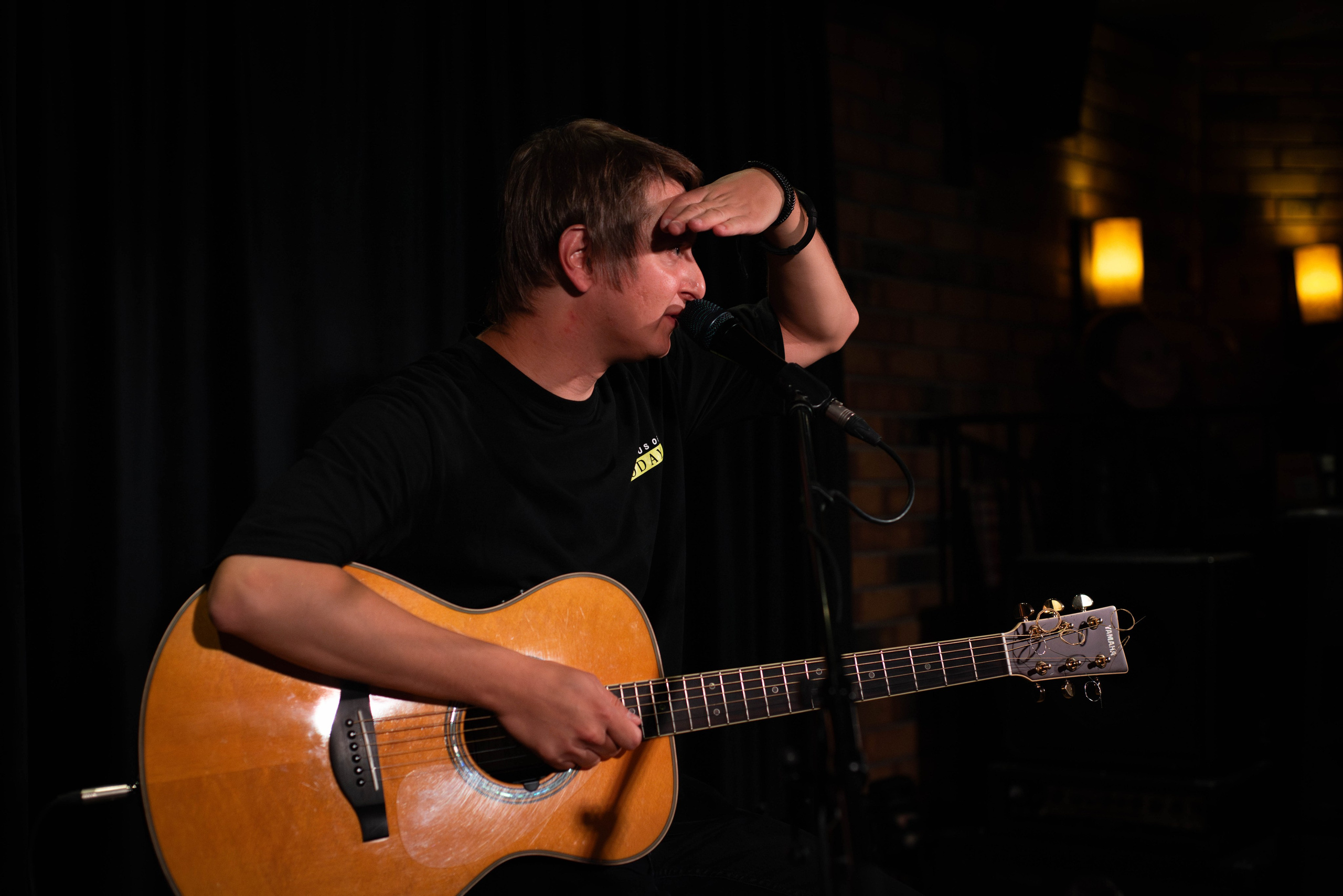 Лёва Сазонов (1 августа 2024 года, Москва, арт-кафе Пушкарёв). Фотограф Светлана Блинова, Москва и Московская область