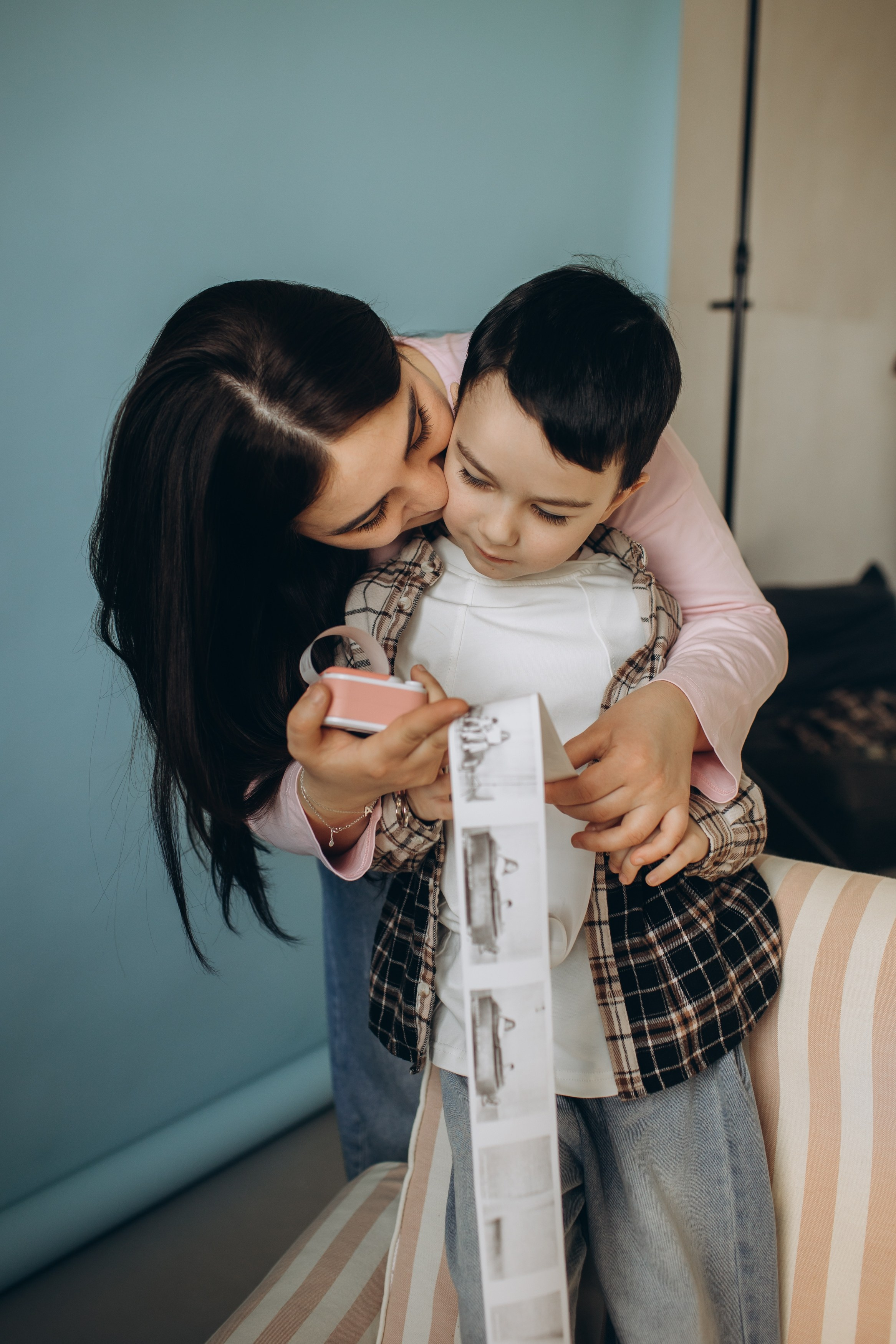 Фотосессия с попкорном фотосессия мама и сын. Фотограф Владимир Москва