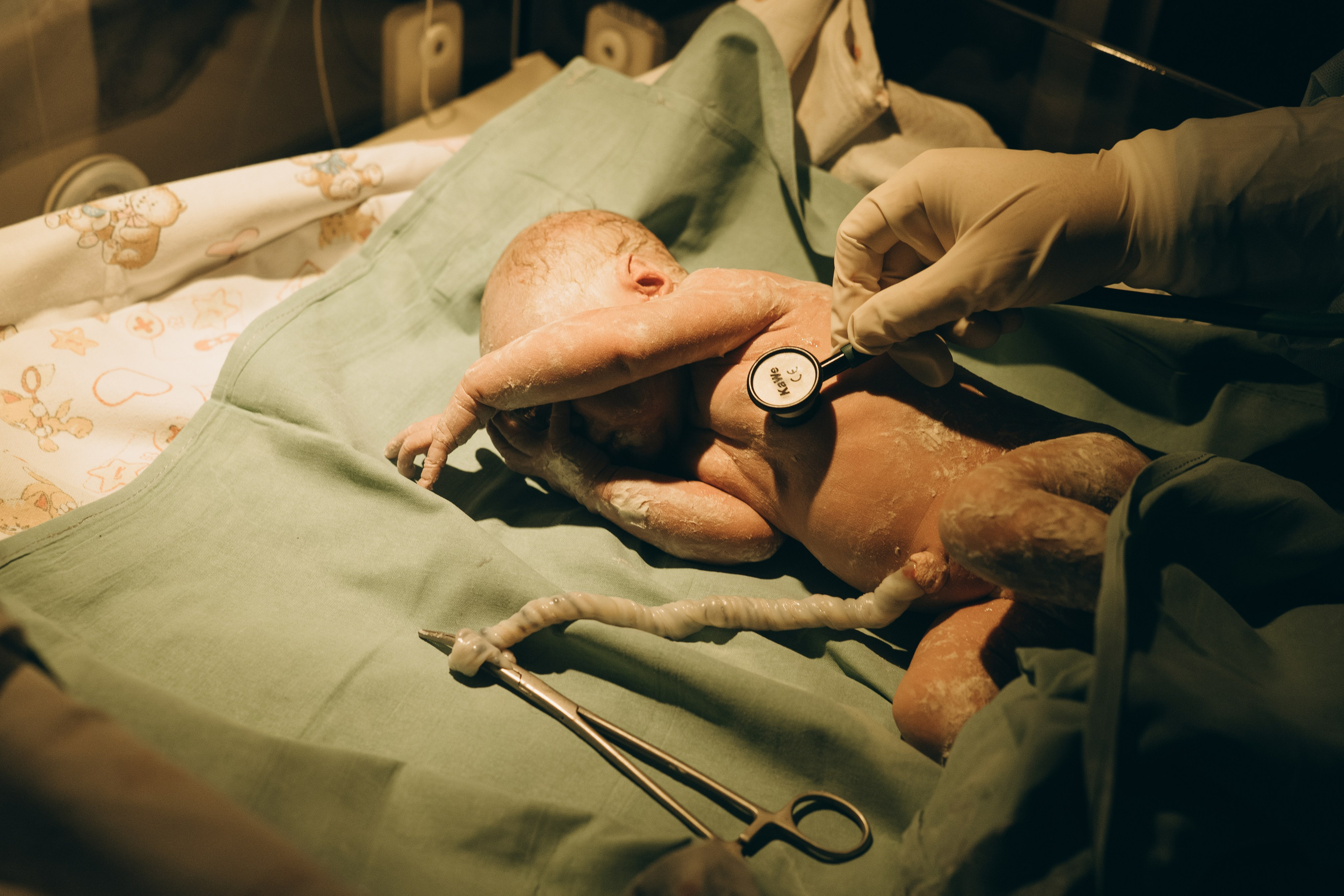 Партнерские роды в Москве в роддоме 8 Выхино. Семейный, ньюборн фотограф, фотограф на роды в Москве, Виктория Тюльдюкова