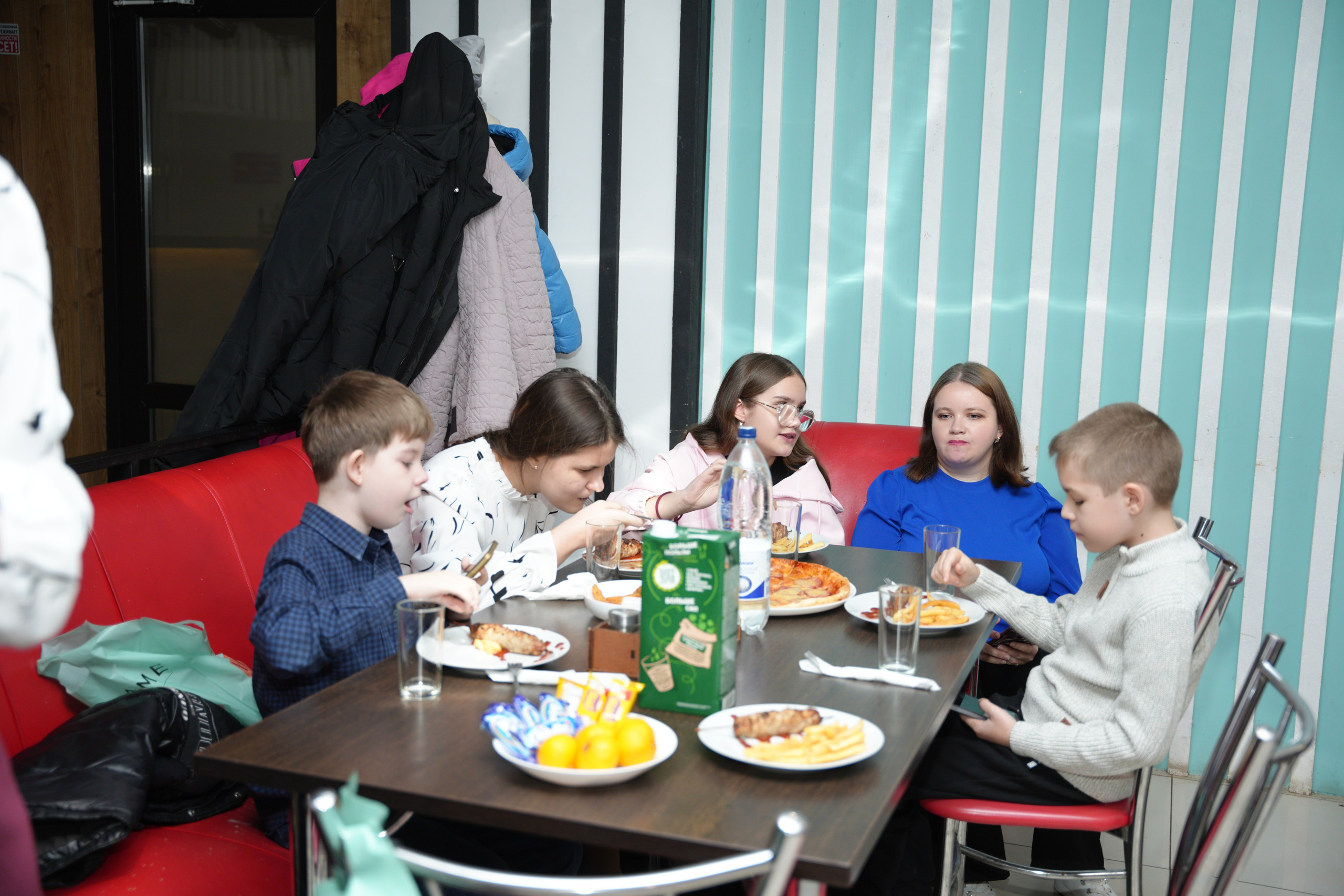 Социально —благотворительная акция «Ты в этом мире не один», посвященная Международному дню инвалидов. ВЫПУСКНЫЕ АЛЬБОМЫ, Школьный фотограф, семейный и свадебный в Саратове и области Ольга Плаксина