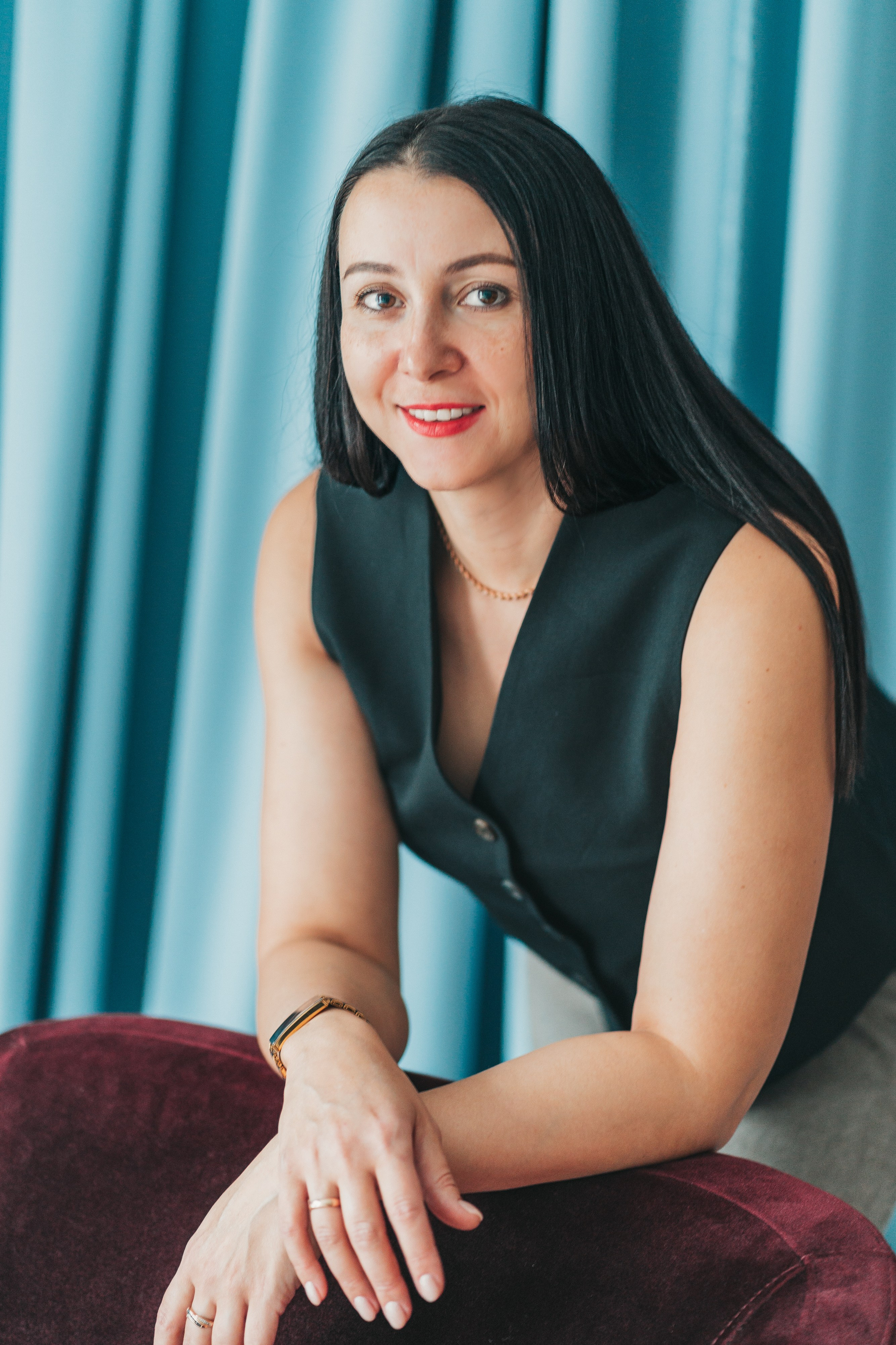 Женский портрет. Школьные альбомы и альбомы для детского сада. Юлия Осипова. Москва