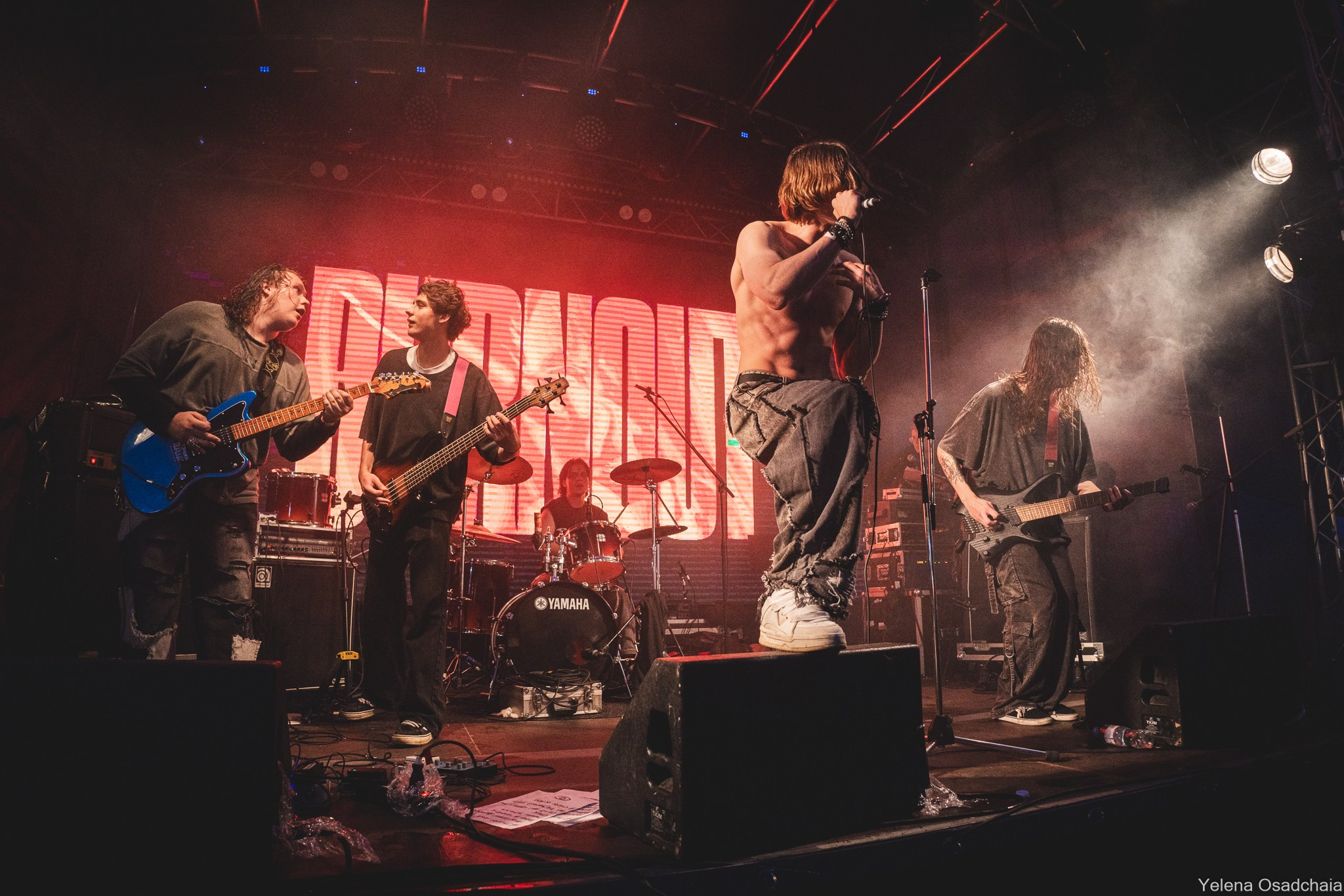 Живой 2025 — День 1. Елена Осадчая — фотографирую музыку на сцене и в жизни