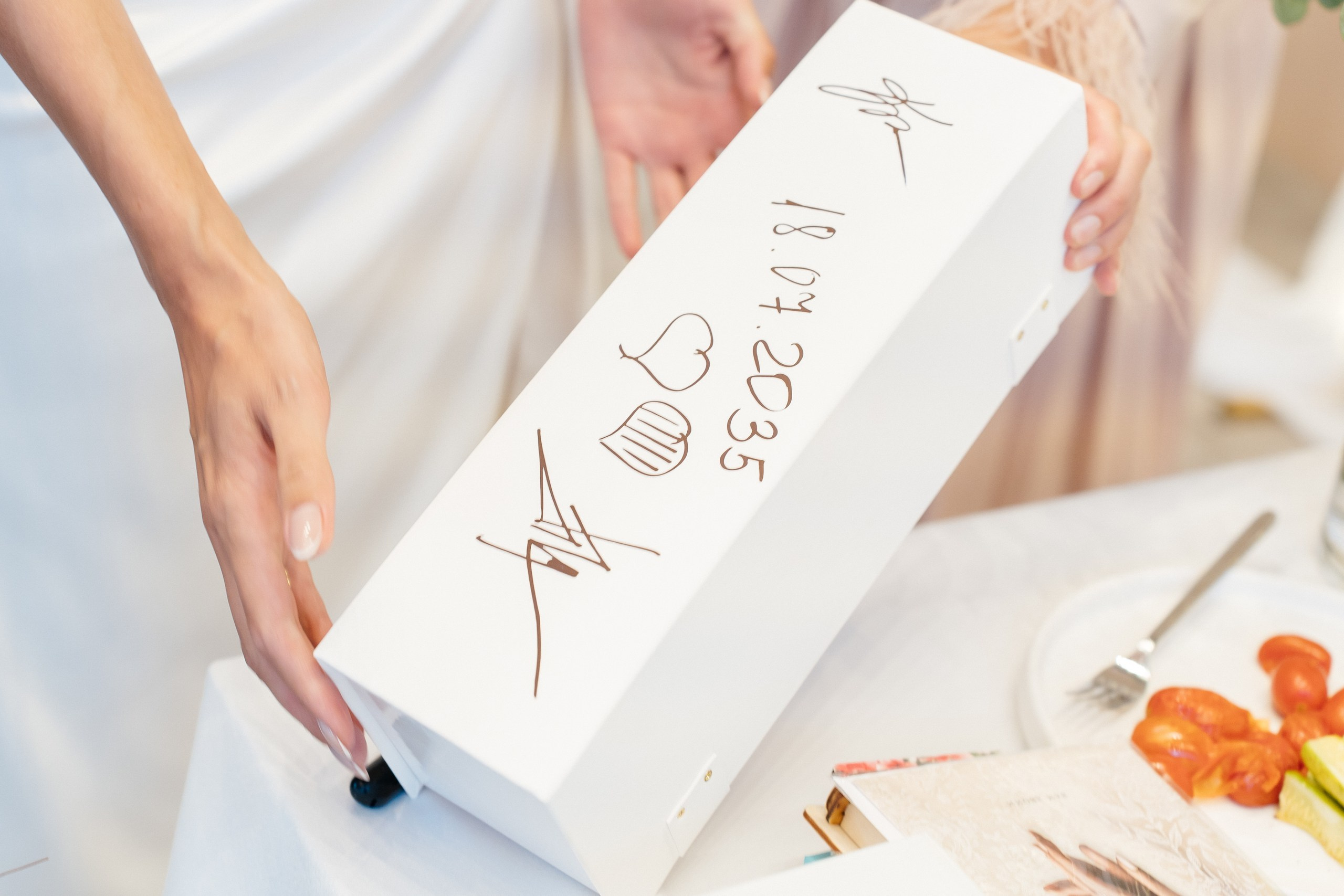 Свадебный репортаж. Для тех, кто не ждёт удачи, а создаёт её. Каждая фотосессия — это твой момент, твой стиль, твой успех. 📸