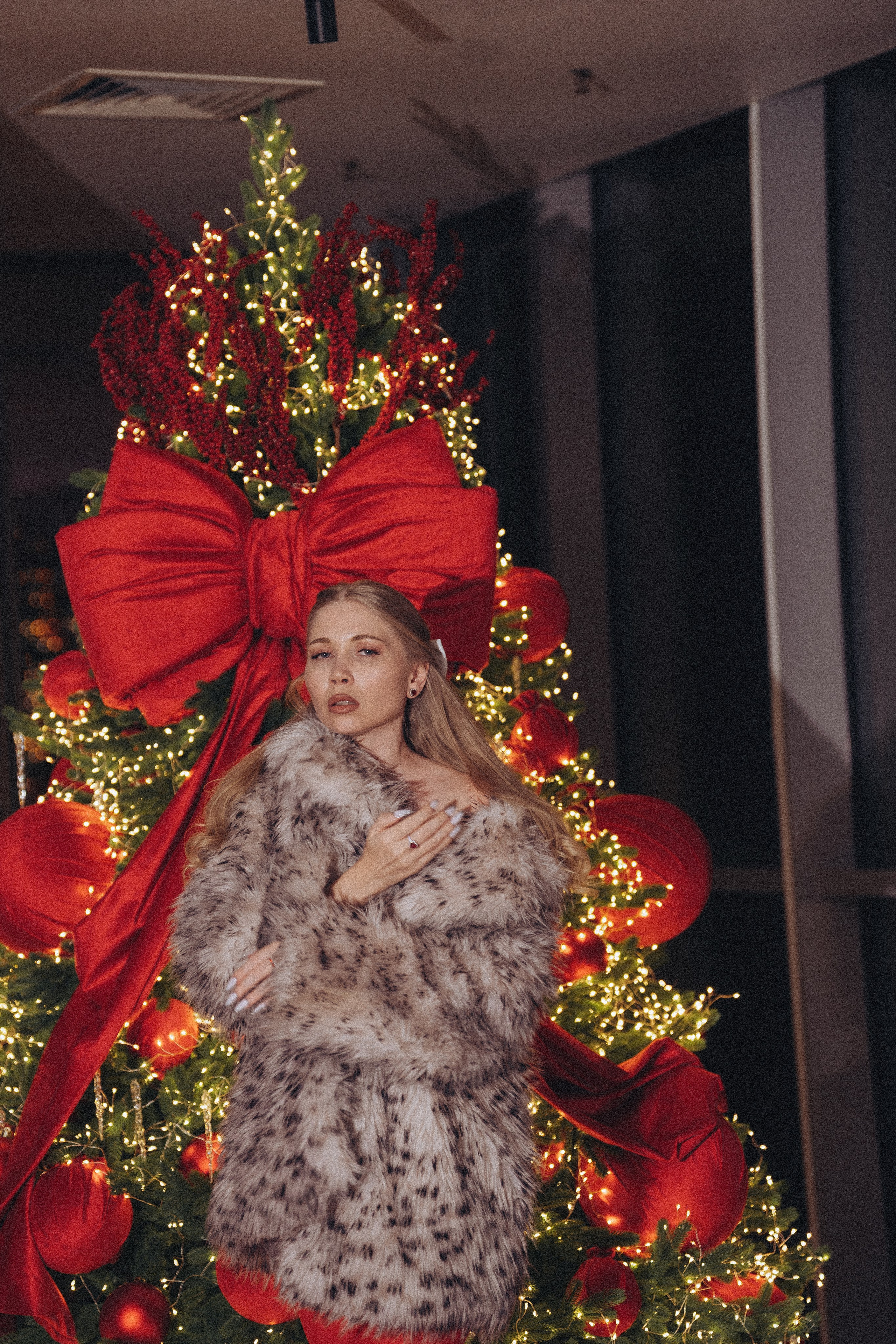 ФОТОСЕССИЯ К НОВОМУ ГОДУ В СТУДИИ С ЕЛОЧКОЙ КРАСИВЫЙ ОБРАЗ. Профессиональный фотограф, Санкт-Петербург — Виктория Богомолова