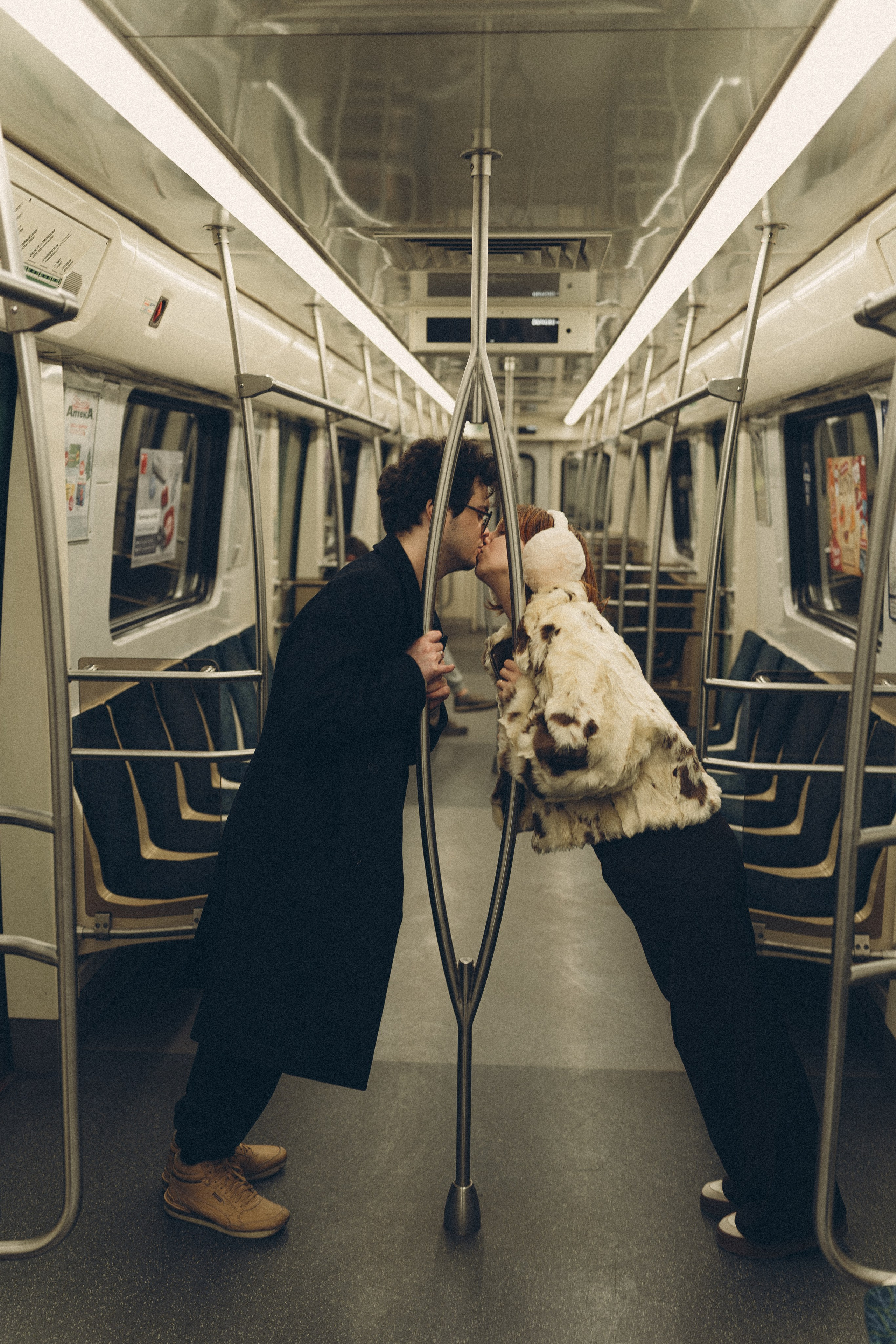 НОВОГОДНЯЯ ФОТОСЕСИИЯ ПАРЫ В МЕТРО ЛЮБОВЬ. Профессиональный фотограф, Санкт-Петербург — Виктория Богомолова