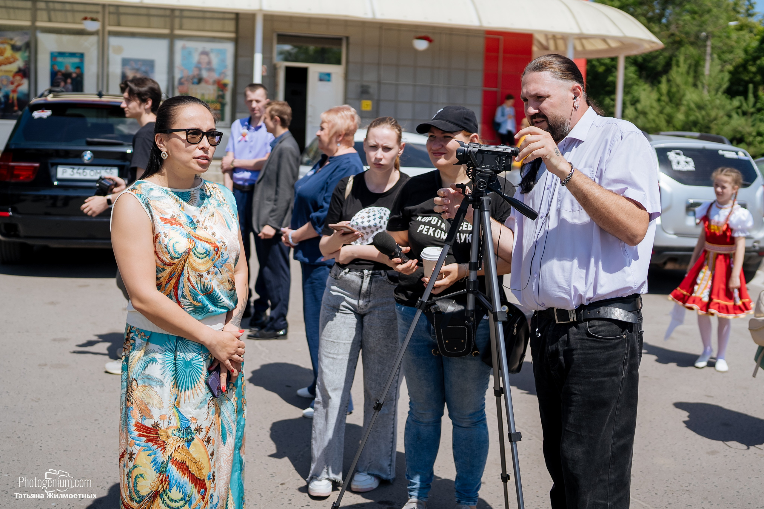 8 июня «Патриоты из Курска» сбор гуманитарной помощи у кинотеатра «Родина». Фотограф Нижний Новгород Татьяна Кейод