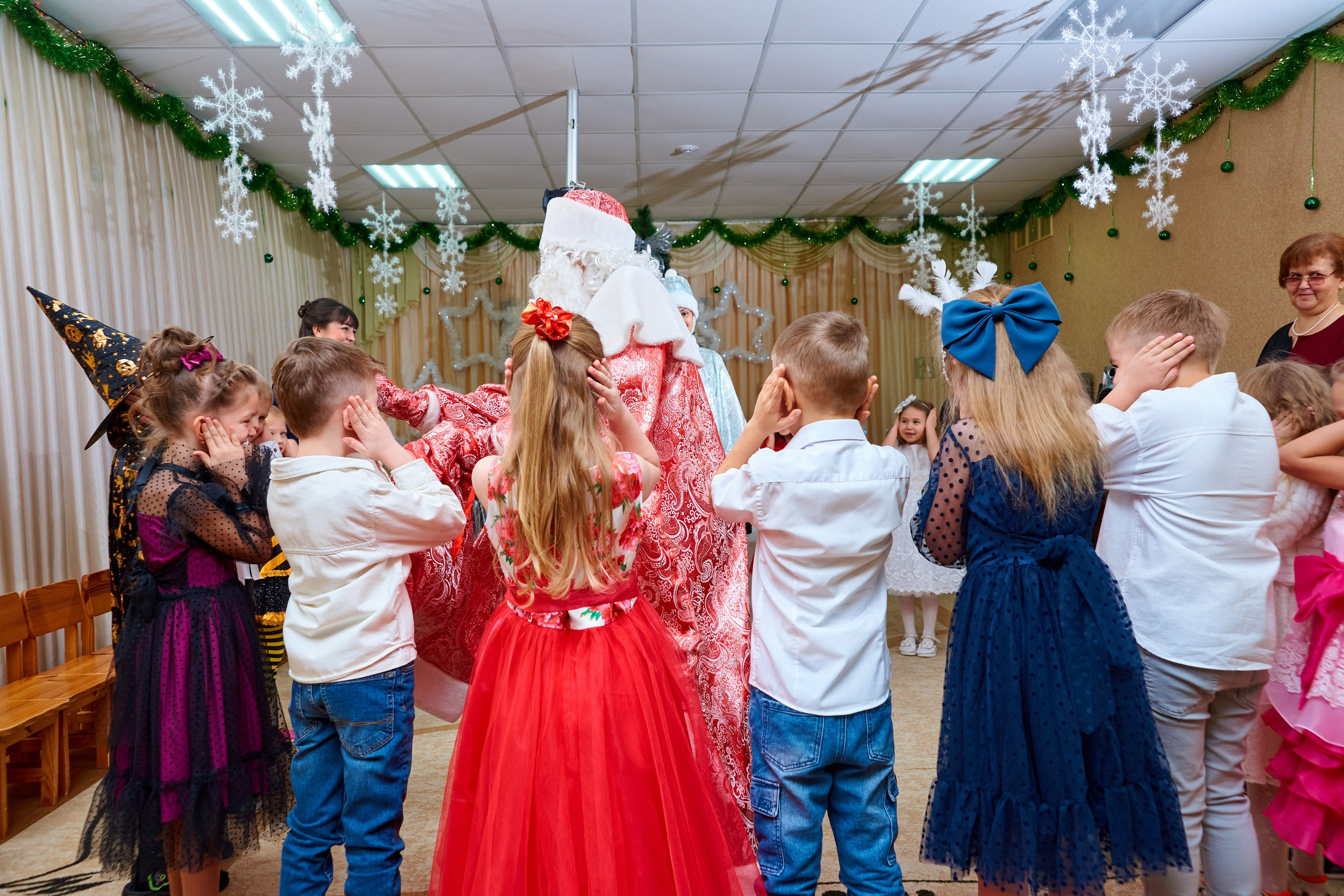 Новогодние утренники. Childrenfoto.ru