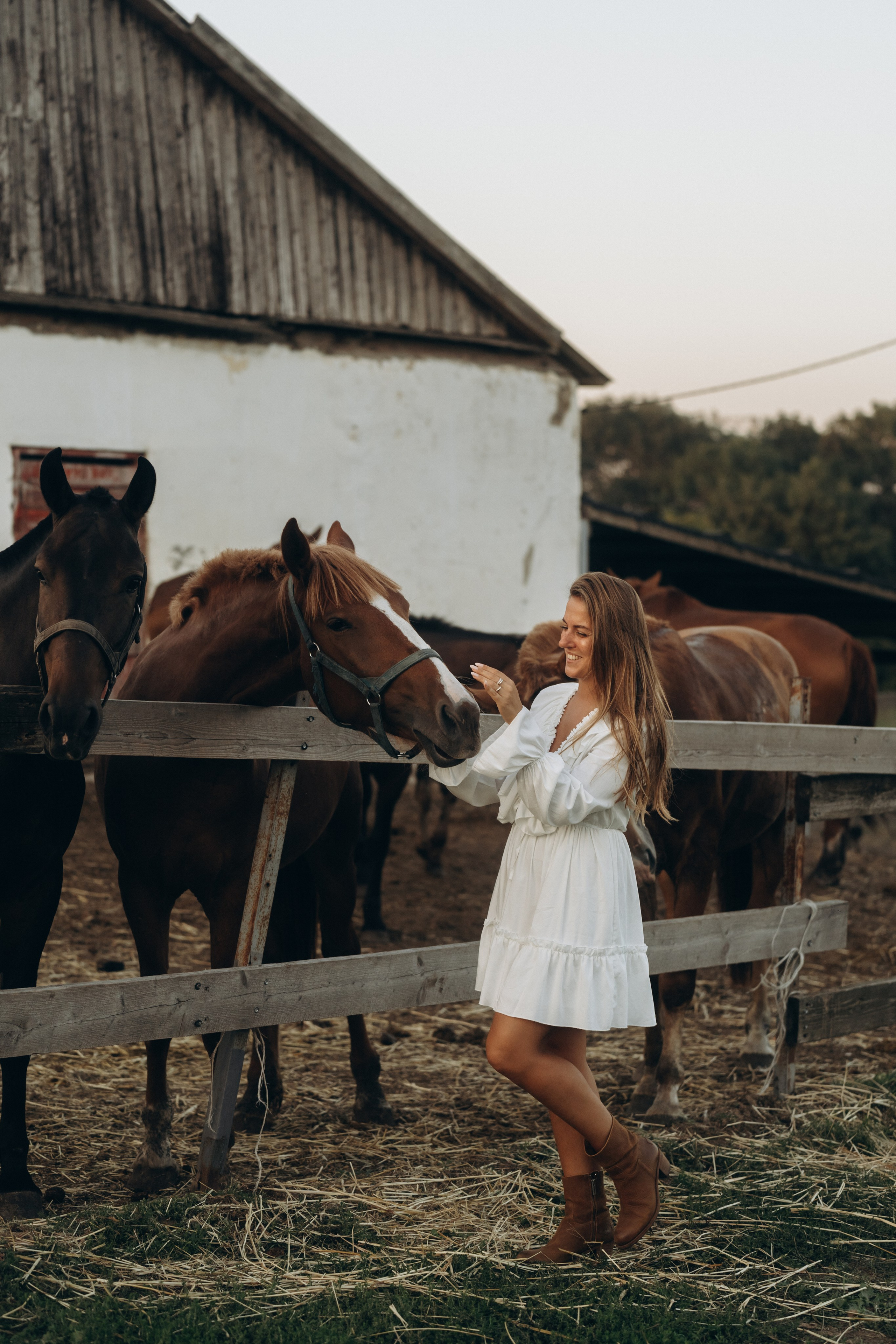 Романтические пары на фоне анапского маяка - фотосессия для влюбленных