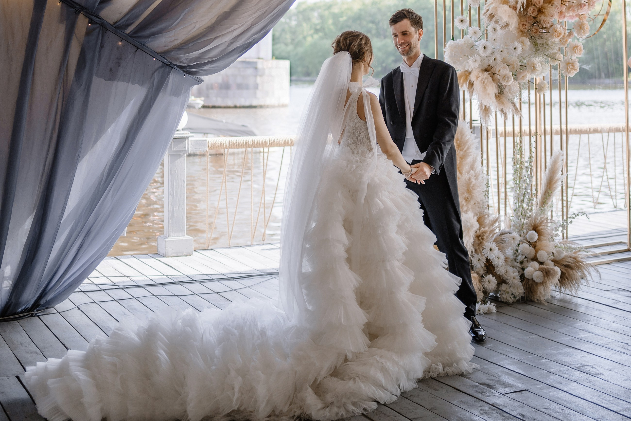 Выездная регистрация свадьбы в ресторане River Club Moscow. Свадебный и семейный фотограф в Москве Светлана Зоткина