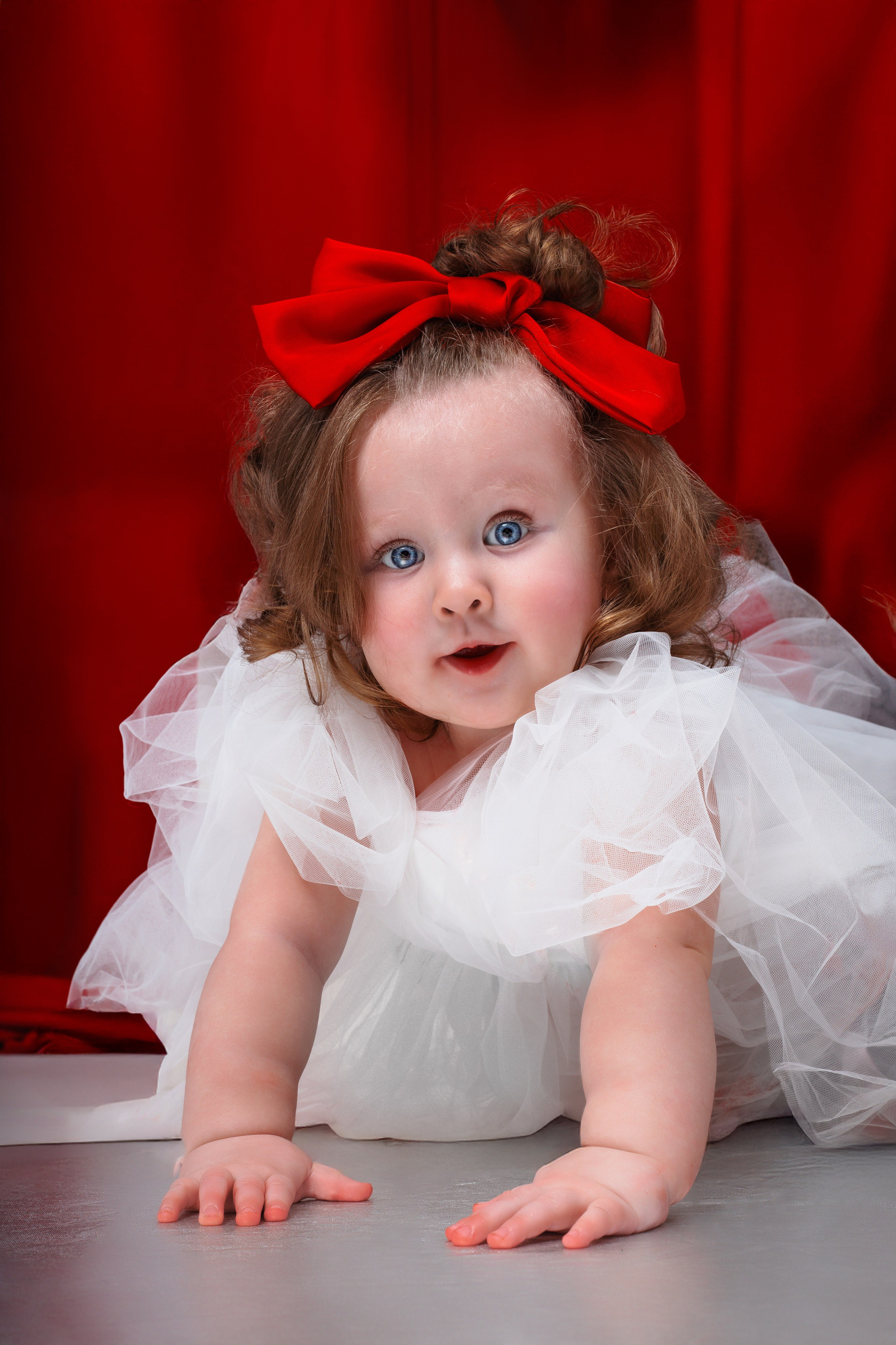 Профессиональная фотосессия на годик девочке в фотостудии в Сочи. Детский студийный фотограф Сочи
