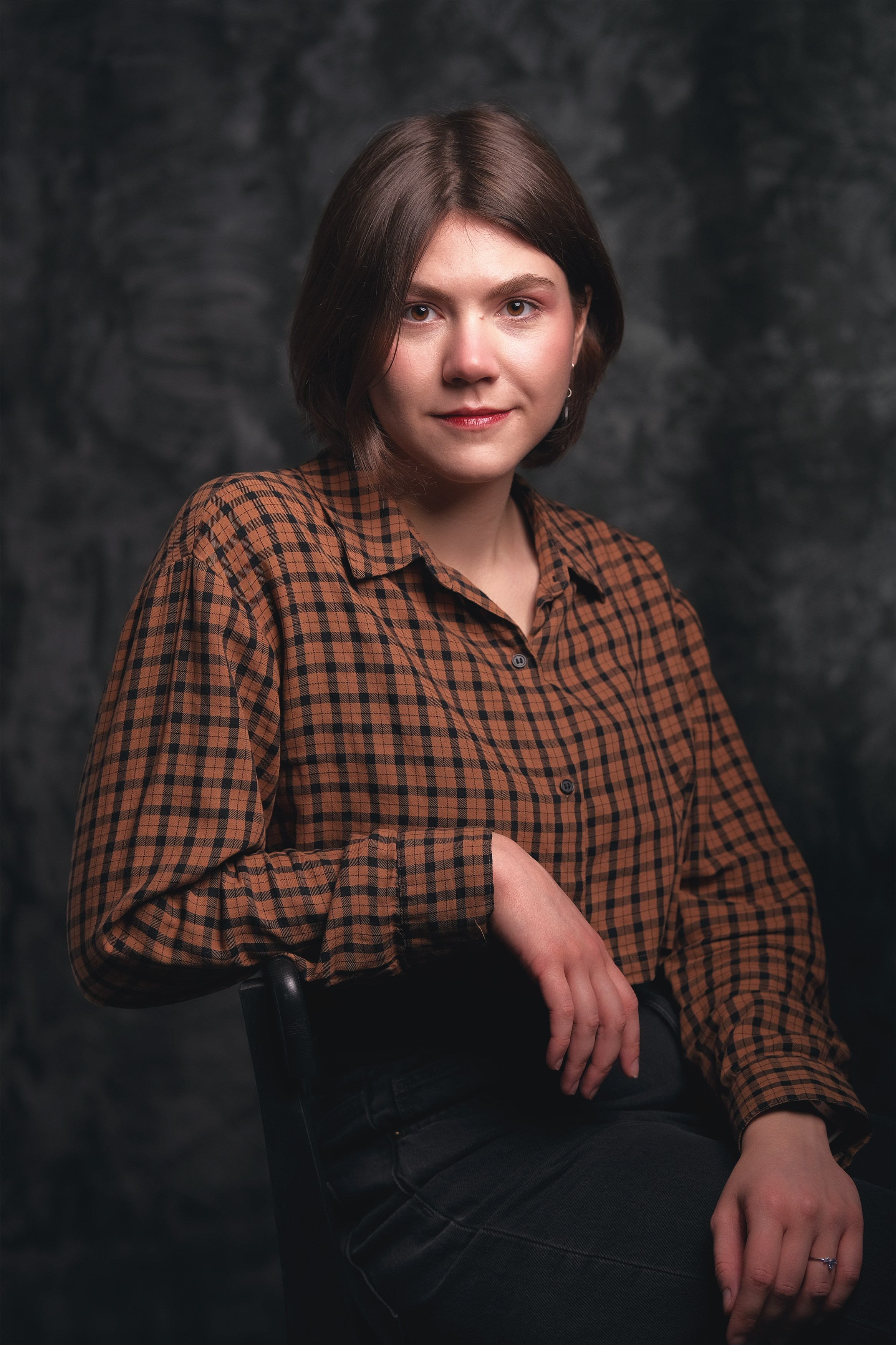 Сделать фото в деловом стиле Зеленограде, бизнес портрет, деловой портрет, фото для резюме. Фото на документы в Зеленограде. Фото на паспорт. Портретная фотостудия ЛукБук. Деловой портрет. Семейный портрет. Предметная фотосъемка