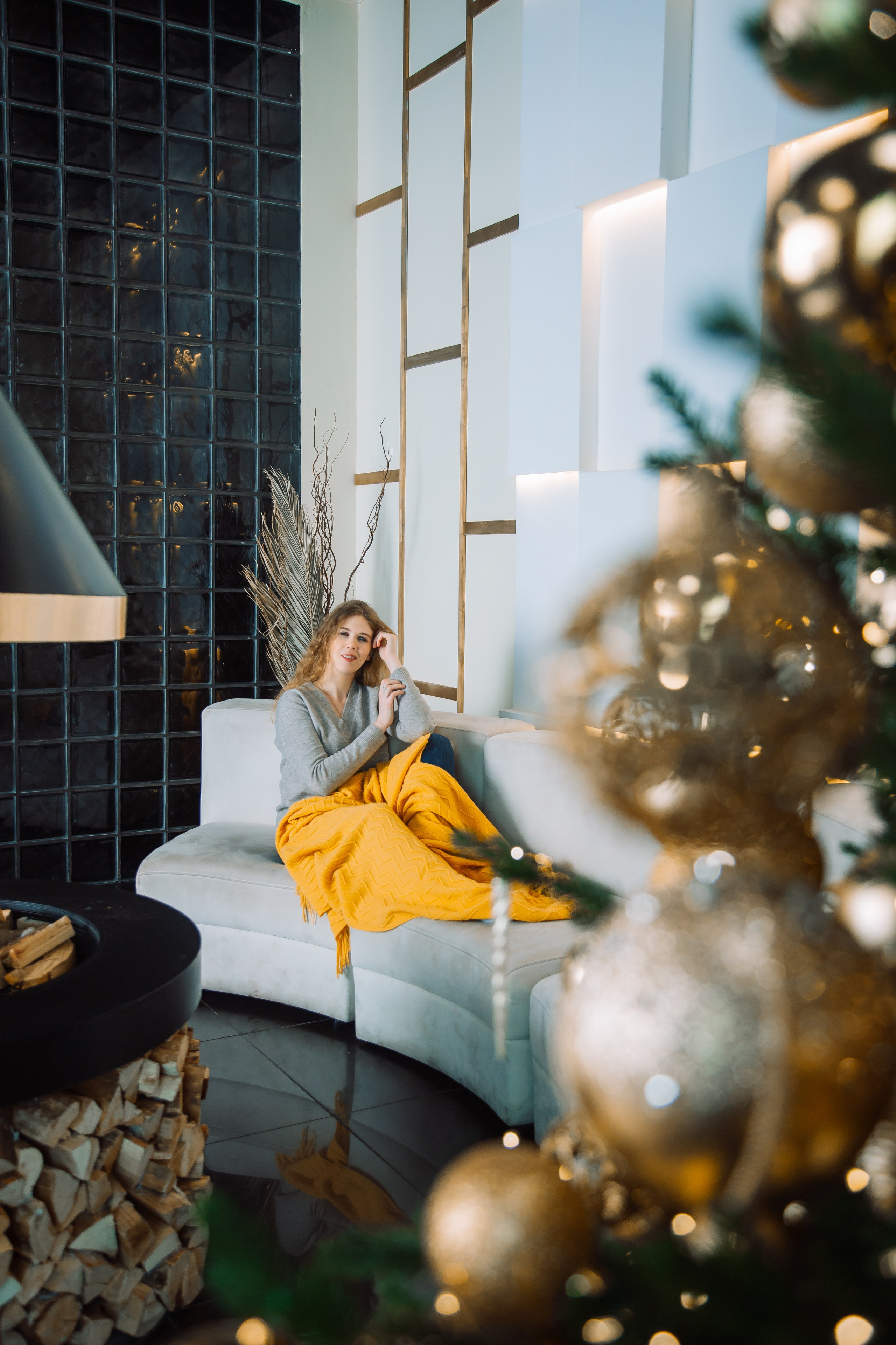 Где сделать красивую новогоднюю фотосессию в Москве, Мой личный рейтинг студий для праздничных съёмок, Фотостудии с атмосферой уюта и волшебства, Необычные локации для креативных новогодних кадров, Как выбрать студию под ваш стиль и настроение, новогодняя фотосессия в Москве, фотостудия для новогодней съёмки, лучшие фотостудии Москвы, новогодние фотостудии Москва, где сделать новогодние фото, фотостудии для бренд-съёмки, фотосессия в новогодней студии, идеи для новогодней фотосессии, бренд-фотограф Москва, фотосессия в студии Москва, rina_sphoto, Катерина Сысуева, Рина Сысуева, фотограф в Москве, бренд-фотограф для экспертов