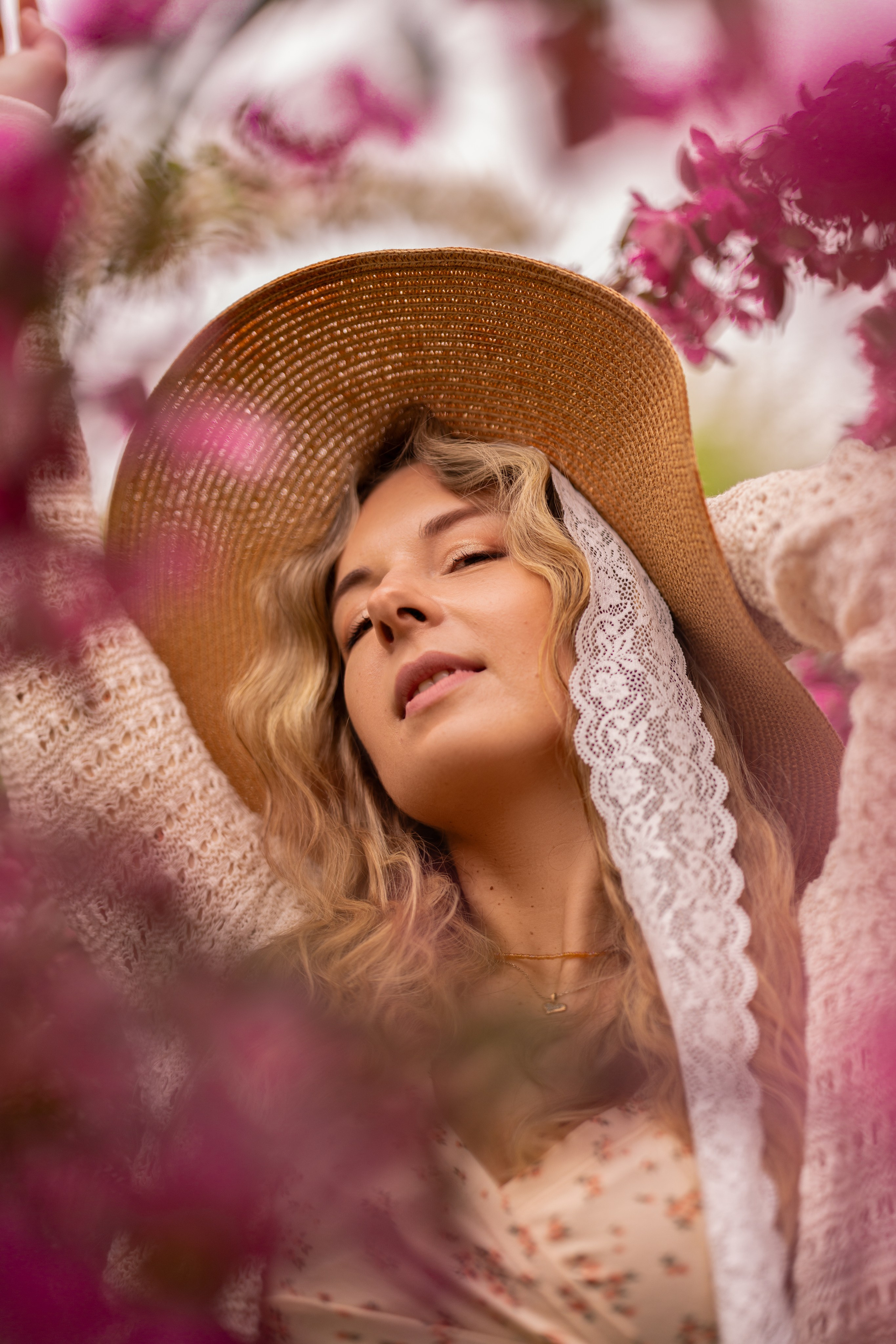 Весенняя сказка Марии в цветущем саду. Семейный и портретный фотограф в Санкт-Петербурге Татьяна Гримоть