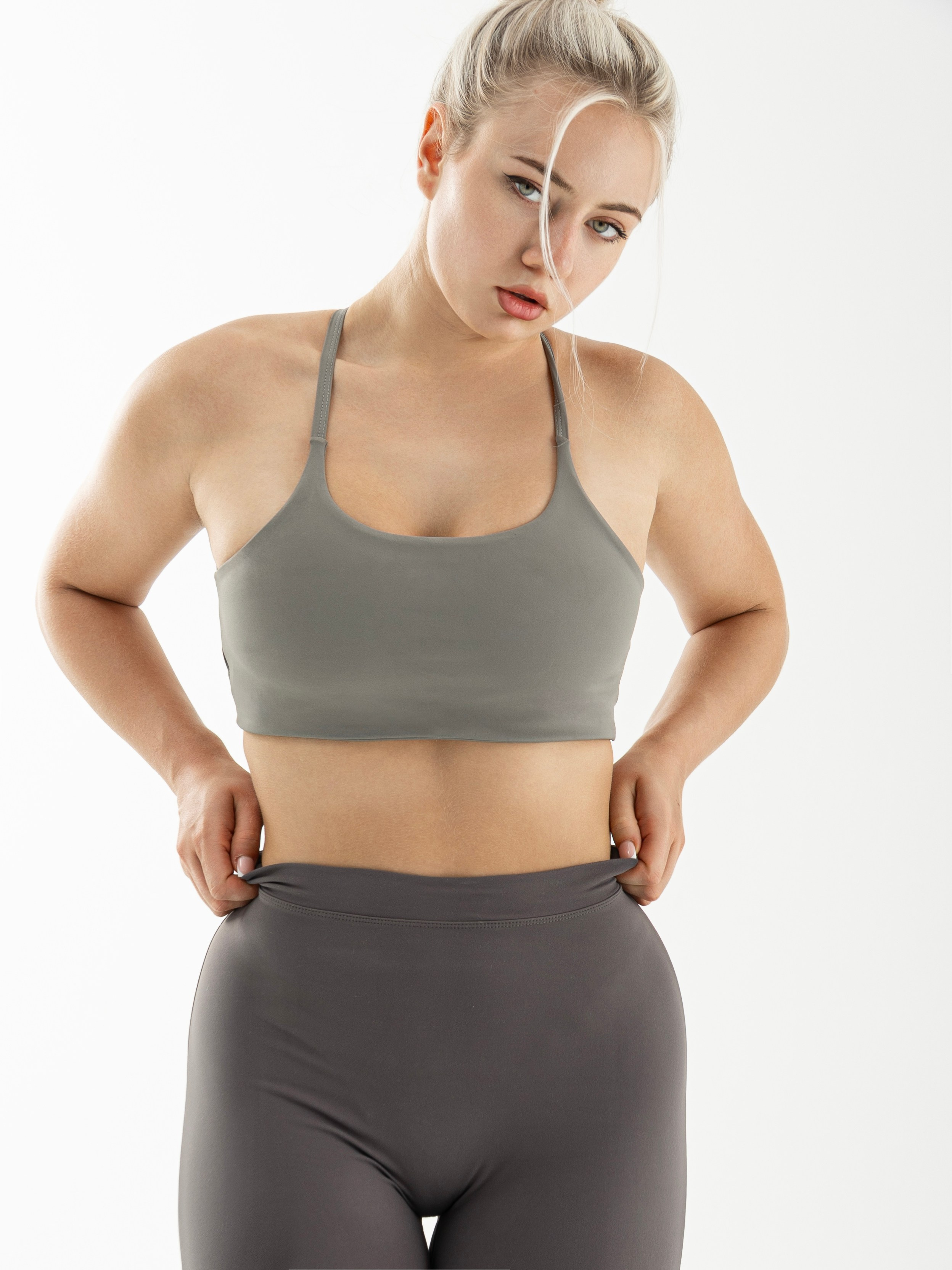 Софа. Фото для маркетплейсов в самых сочных локациях города Сочи