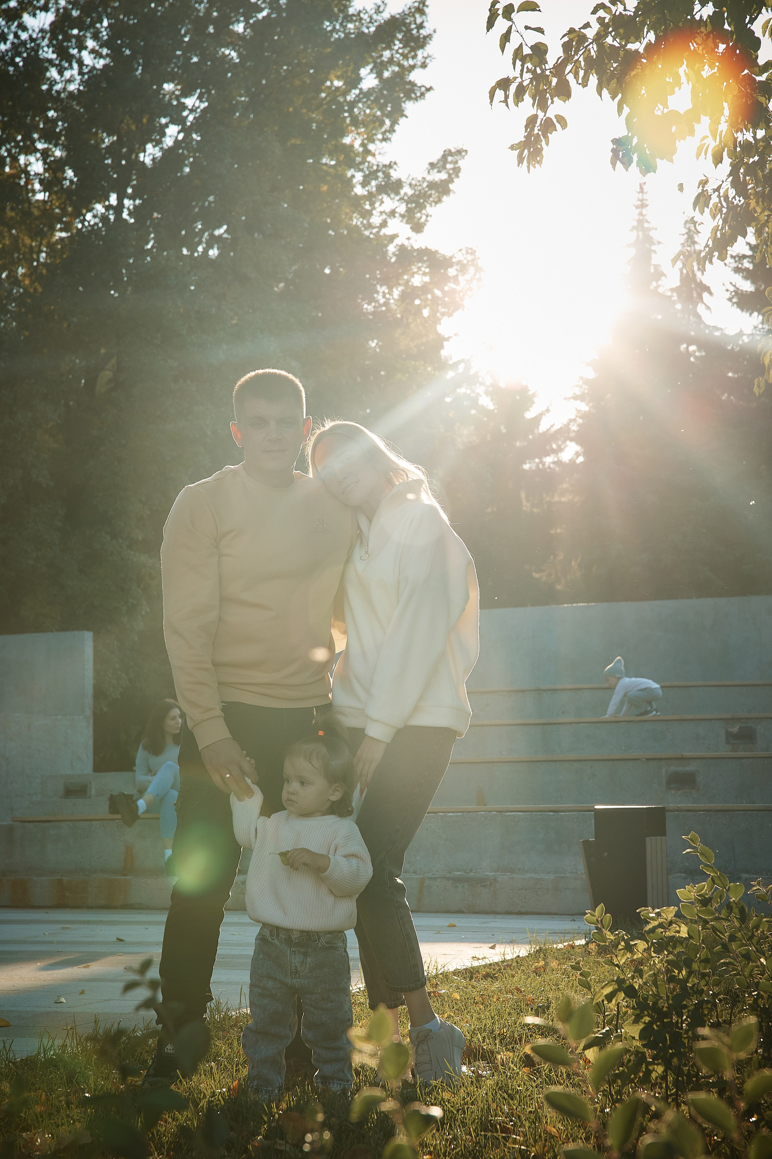 Прогулка в Алесандровском саду. Надя и Дима с дочей. Татьяна Бабаева — Фотограф